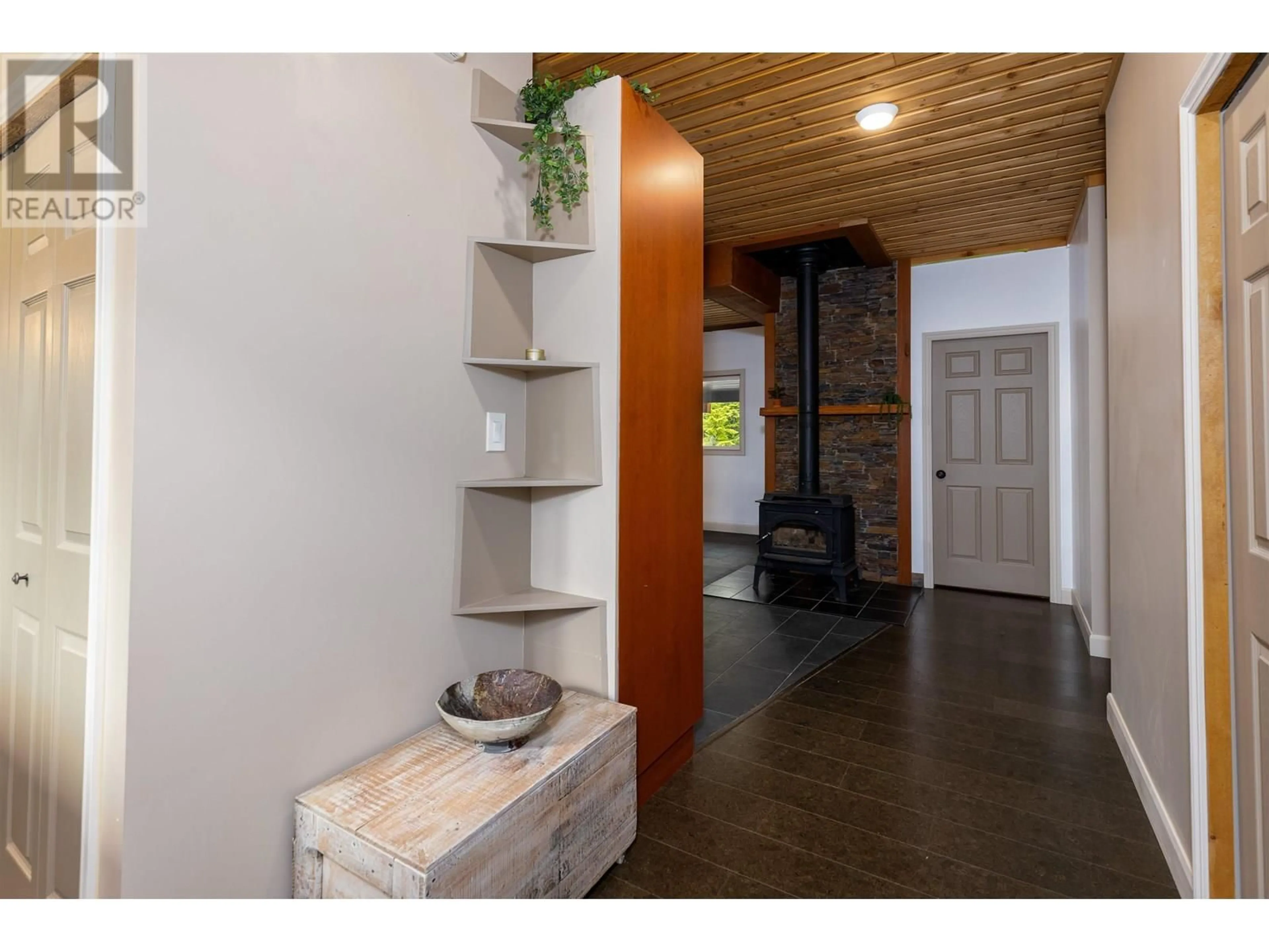 Indoor entryway for 3074 EDGEWOOD DRIVE, Terrace British Columbia V8G0G5