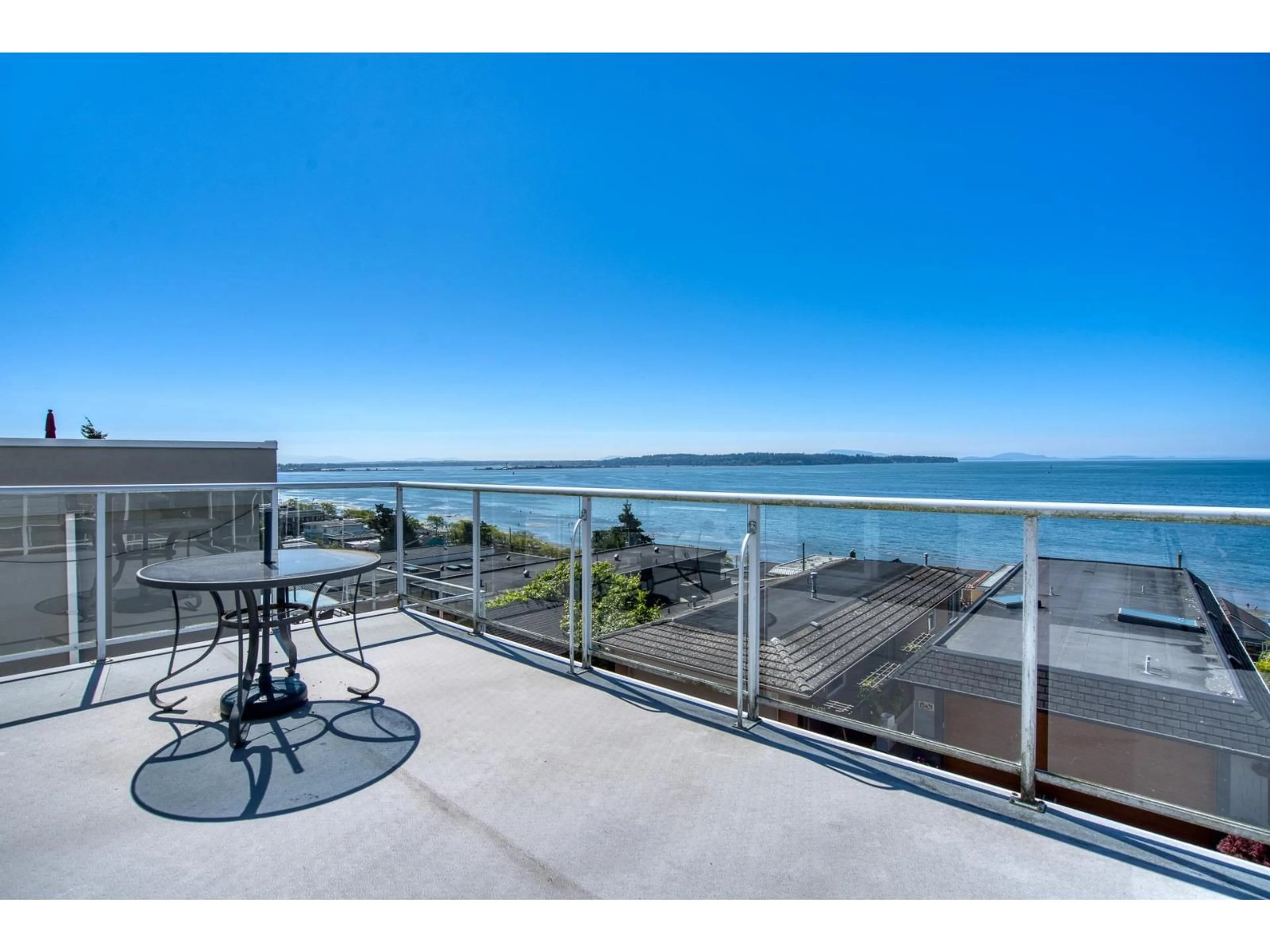 Patio, water/lake/river/ocean view for 15464 COLUMBIA, White Rock British Columbia V4B1K2