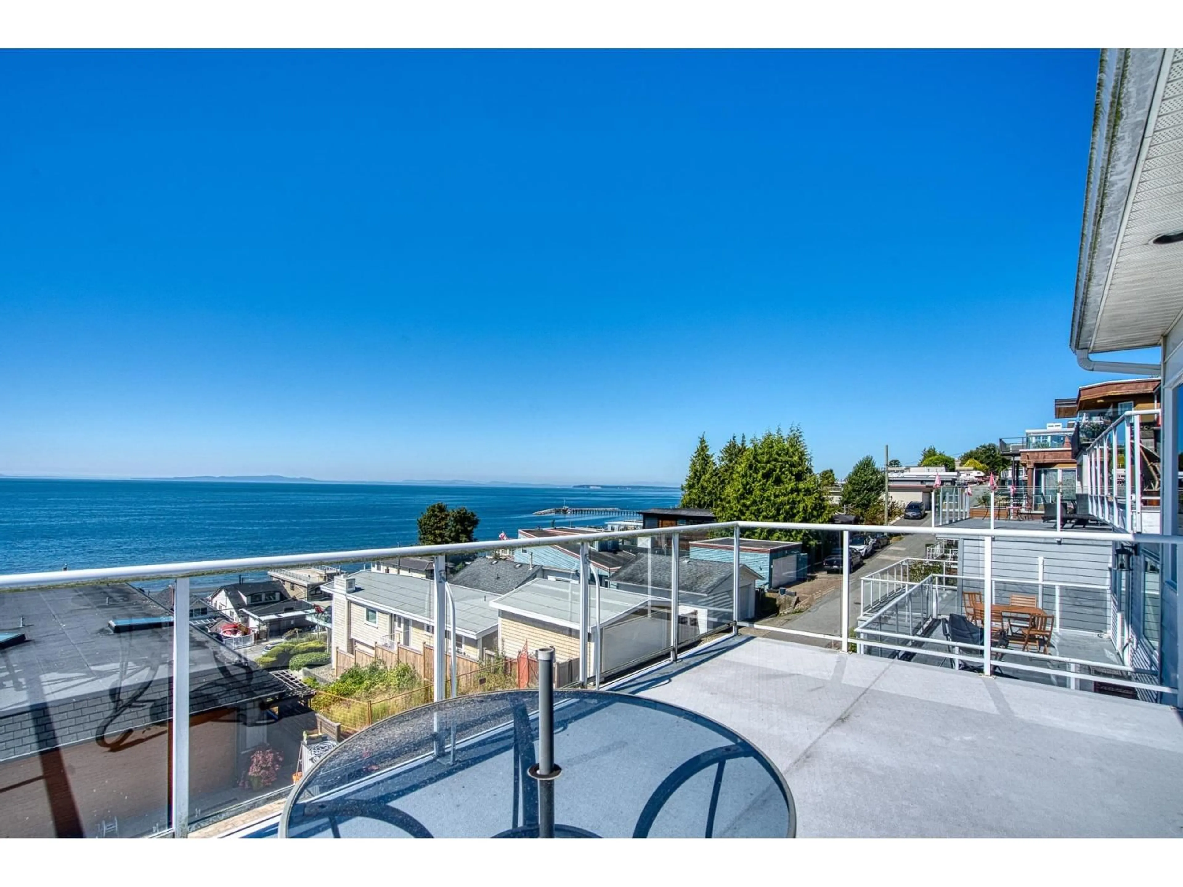A pic from outside/outdoor area/front of a property/back of a property/a pic from drone, water/lake/river/ocean view for 15464 COLUMBIA, White Rock British Columbia V4B1K2