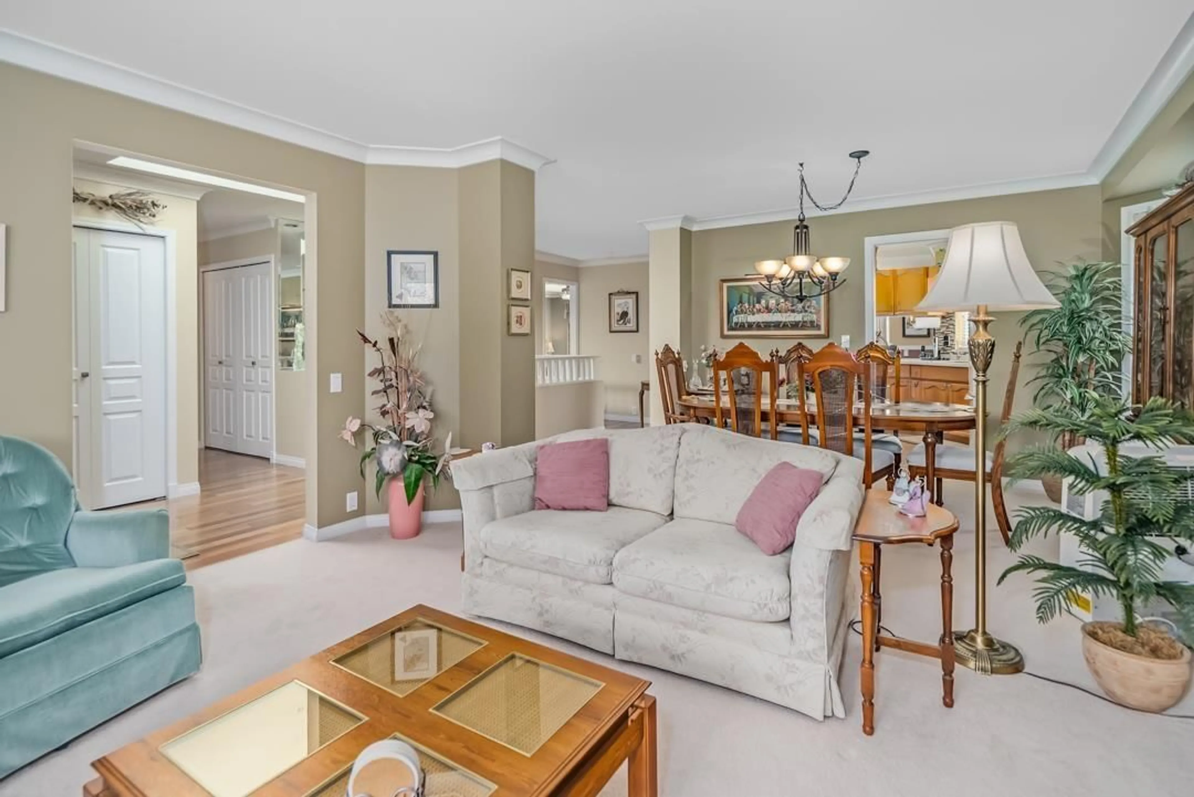 Living room with furniture, unknown for 70 - 31406 UPPER MACLURE, Abbotsford British Columbia V2T5L8