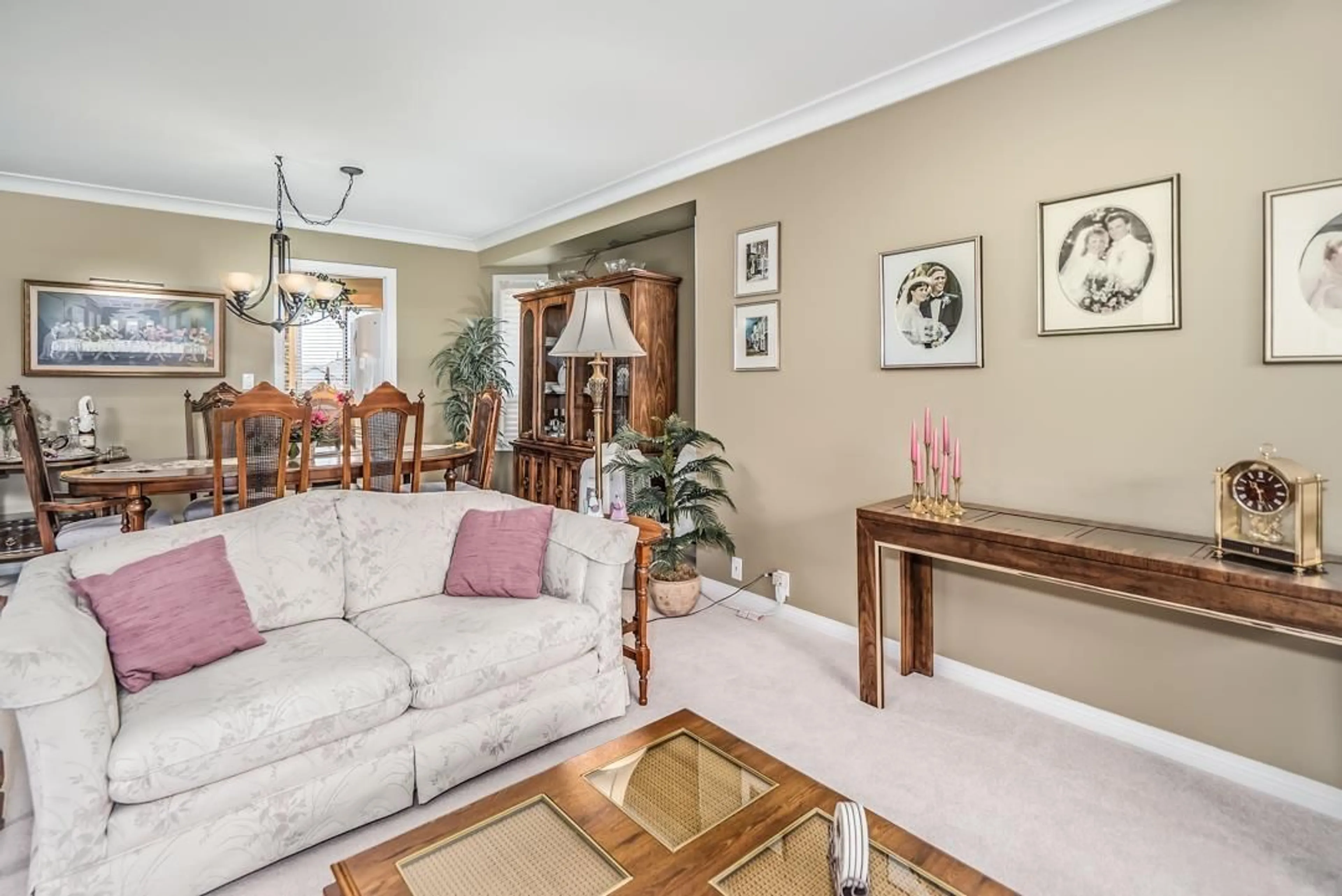 Living room with furniture, unknown for 70 - 31406 UPPER MACLURE, Abbotsford British Columbia V2T5L8