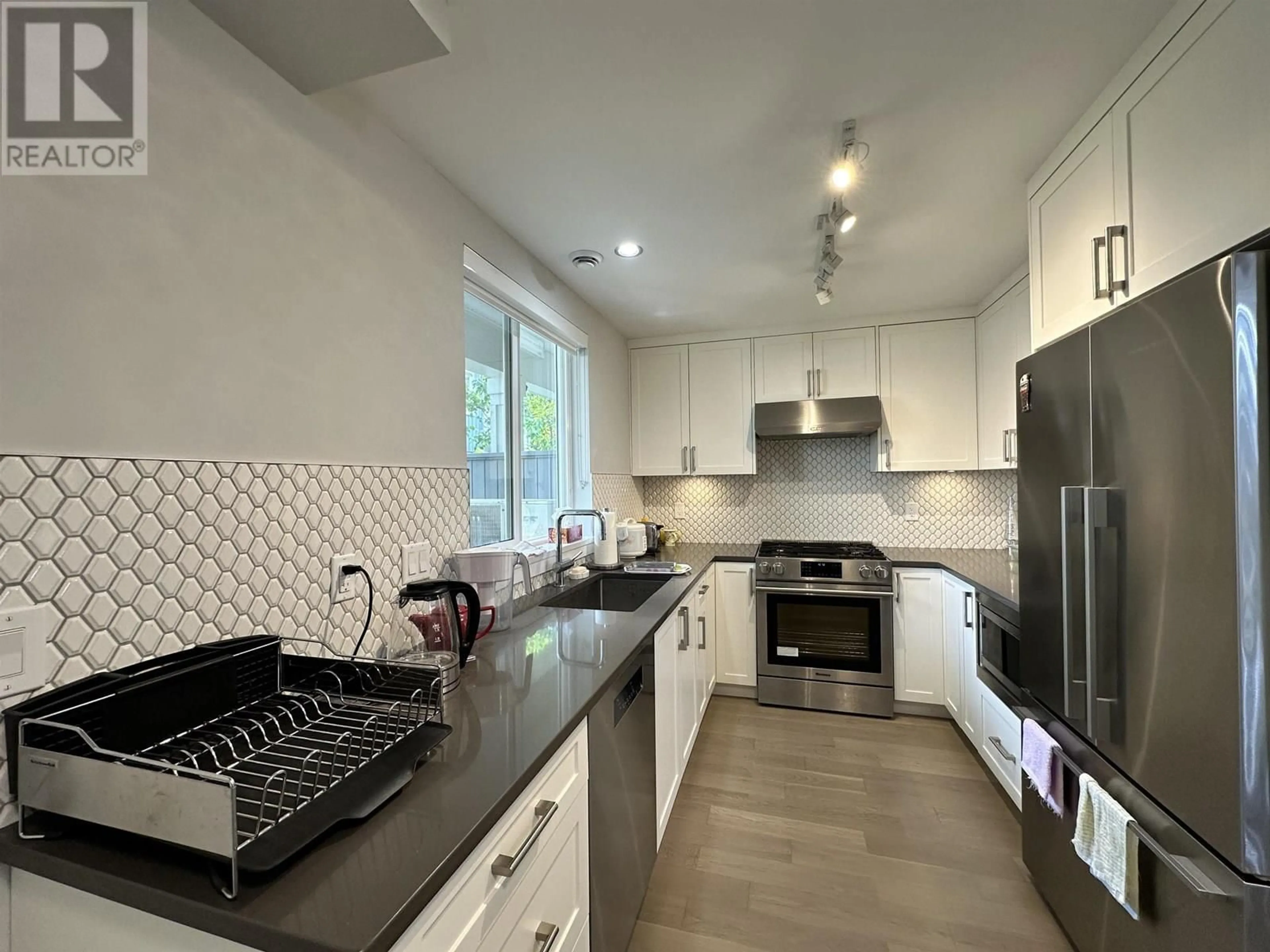 Open concept kitchen, unknown for 32 - 7180 LECHOW STREET, Richmond British Columbia V6Y0K9