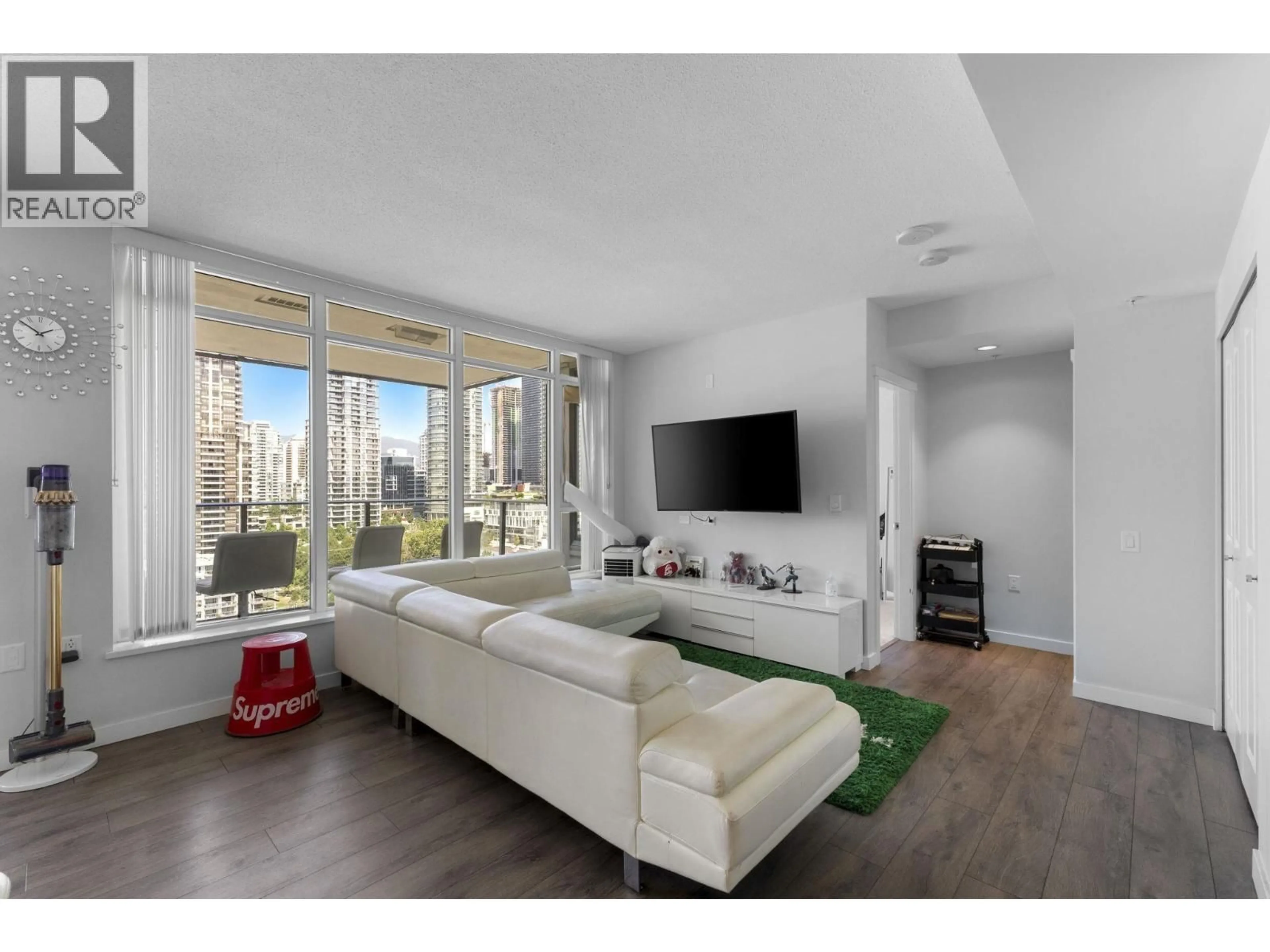 Living room with furniture, unknown for 1607 - 2388 MADISON AVENUE, Burnaby British Columbia V5C0K8
