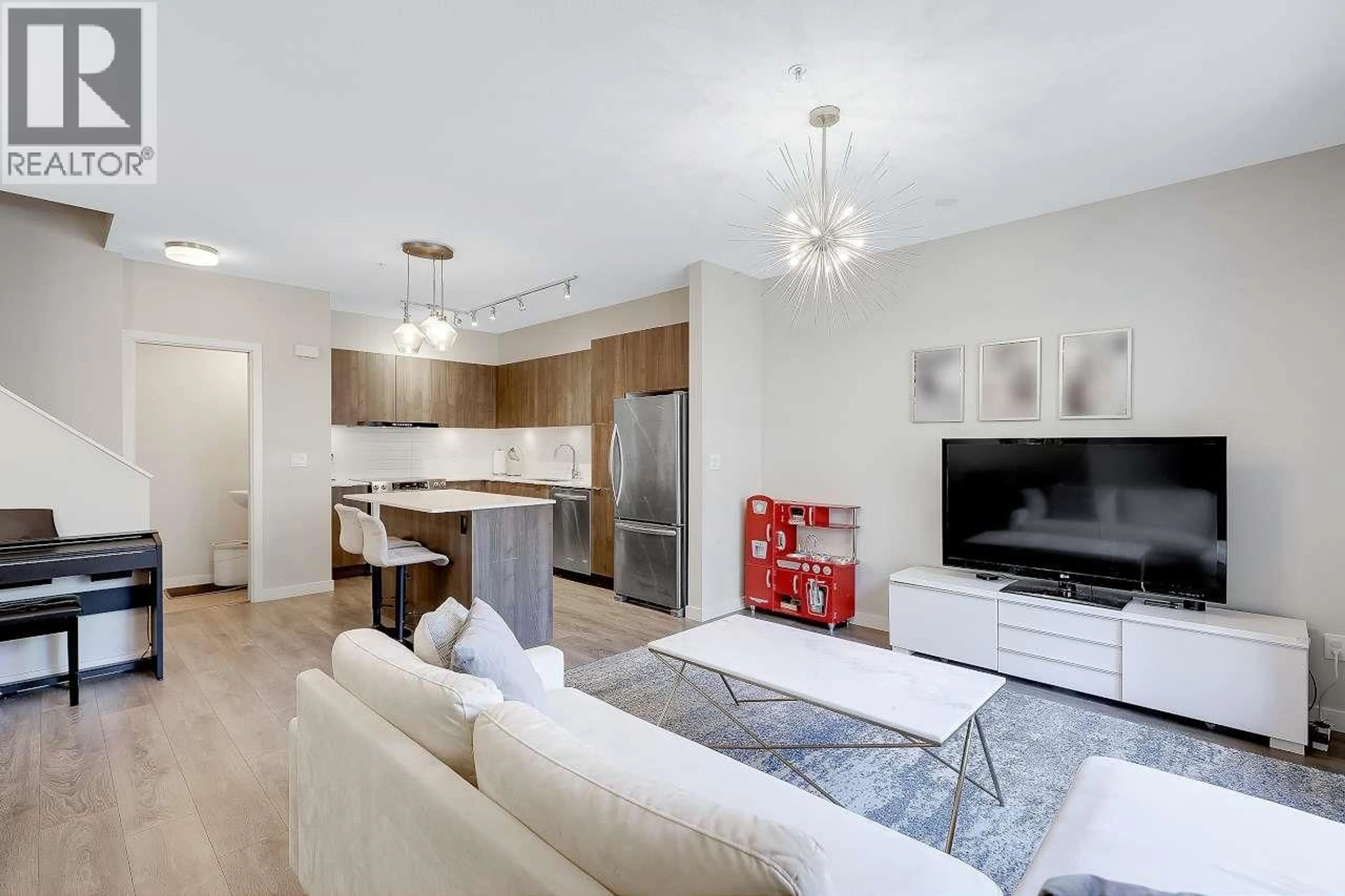 Living room with furniture, unknown for 52 - 3728 THURSTON STREET, Burnaby British Columbia V5H0E6