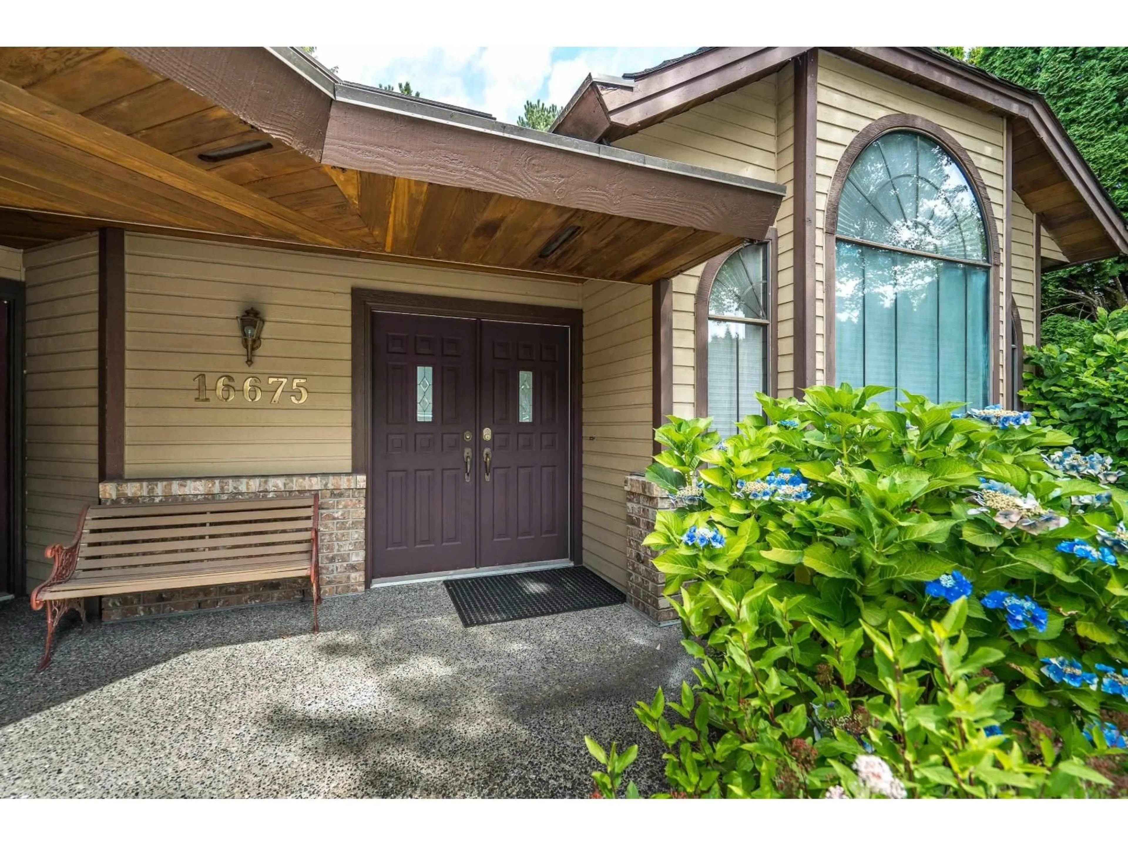 Indoor entryway for 16675 MAPLETREE, Surrey British Columbia V4N1V9
