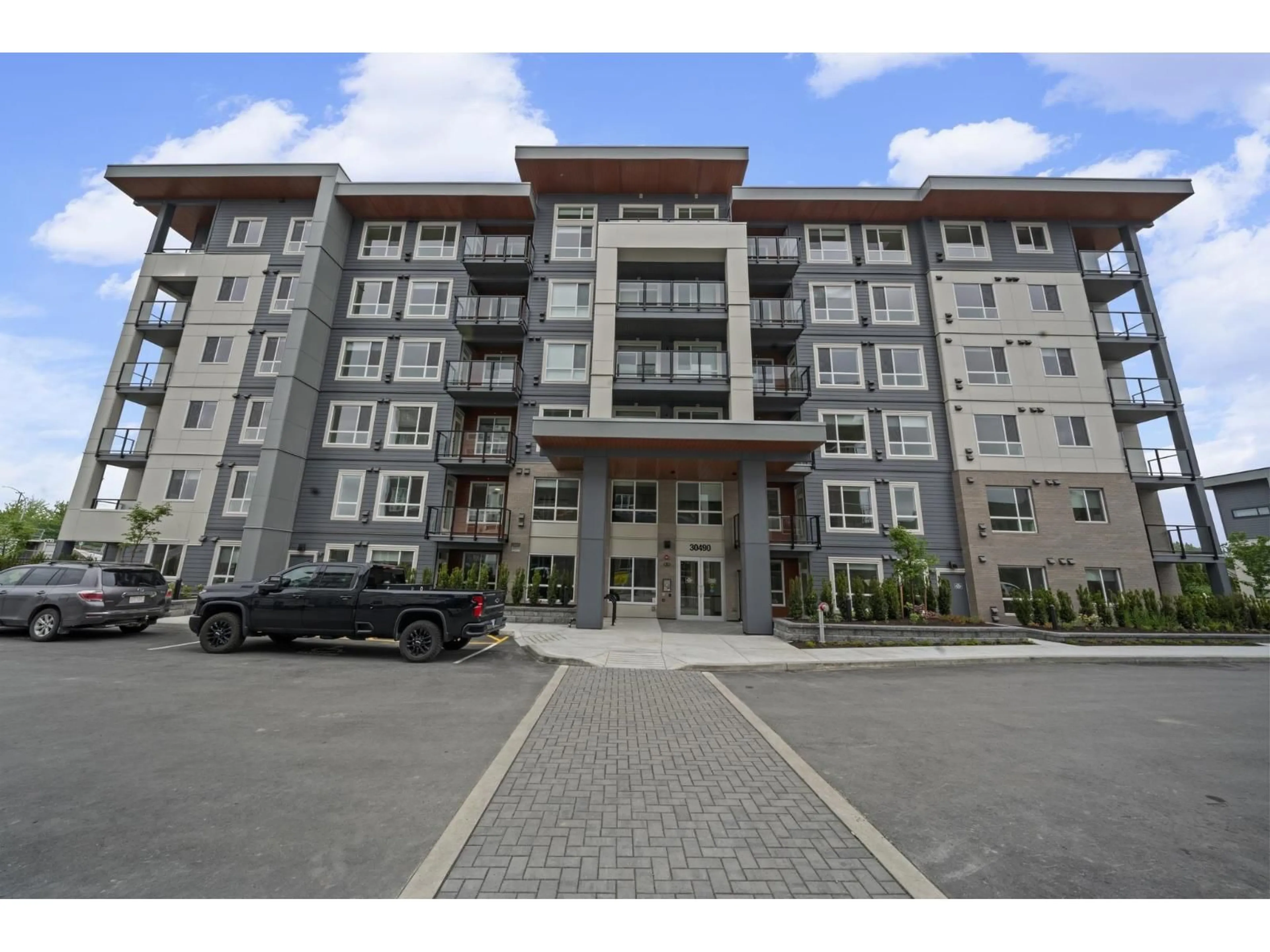 Indoor foyer for 507 - 30490 CARDINAL, Abbotsford British Columbia V2T0C5