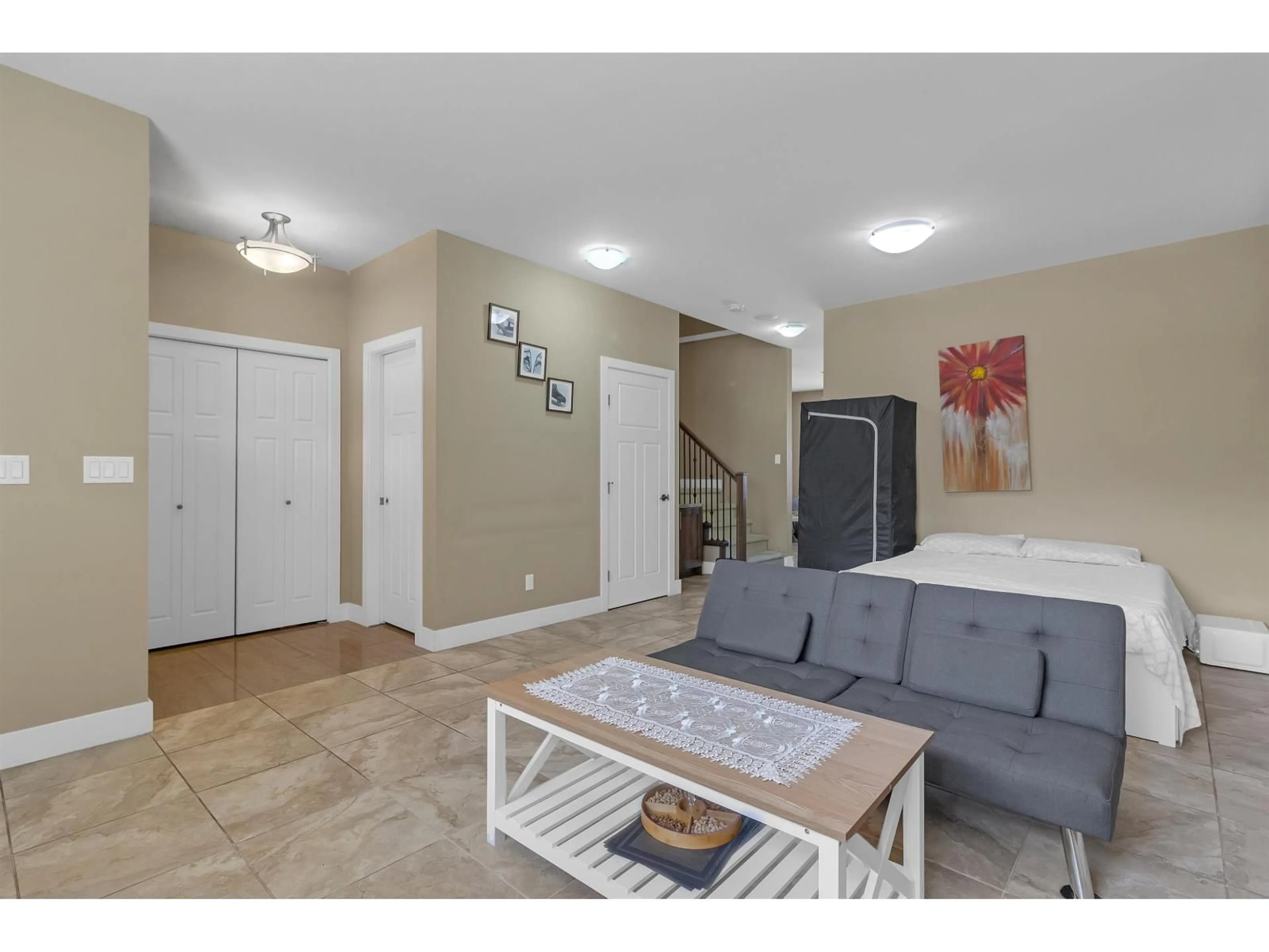 Living room with furniture, unknown for 13971 64, Surrey British Columbia V3W1Y7