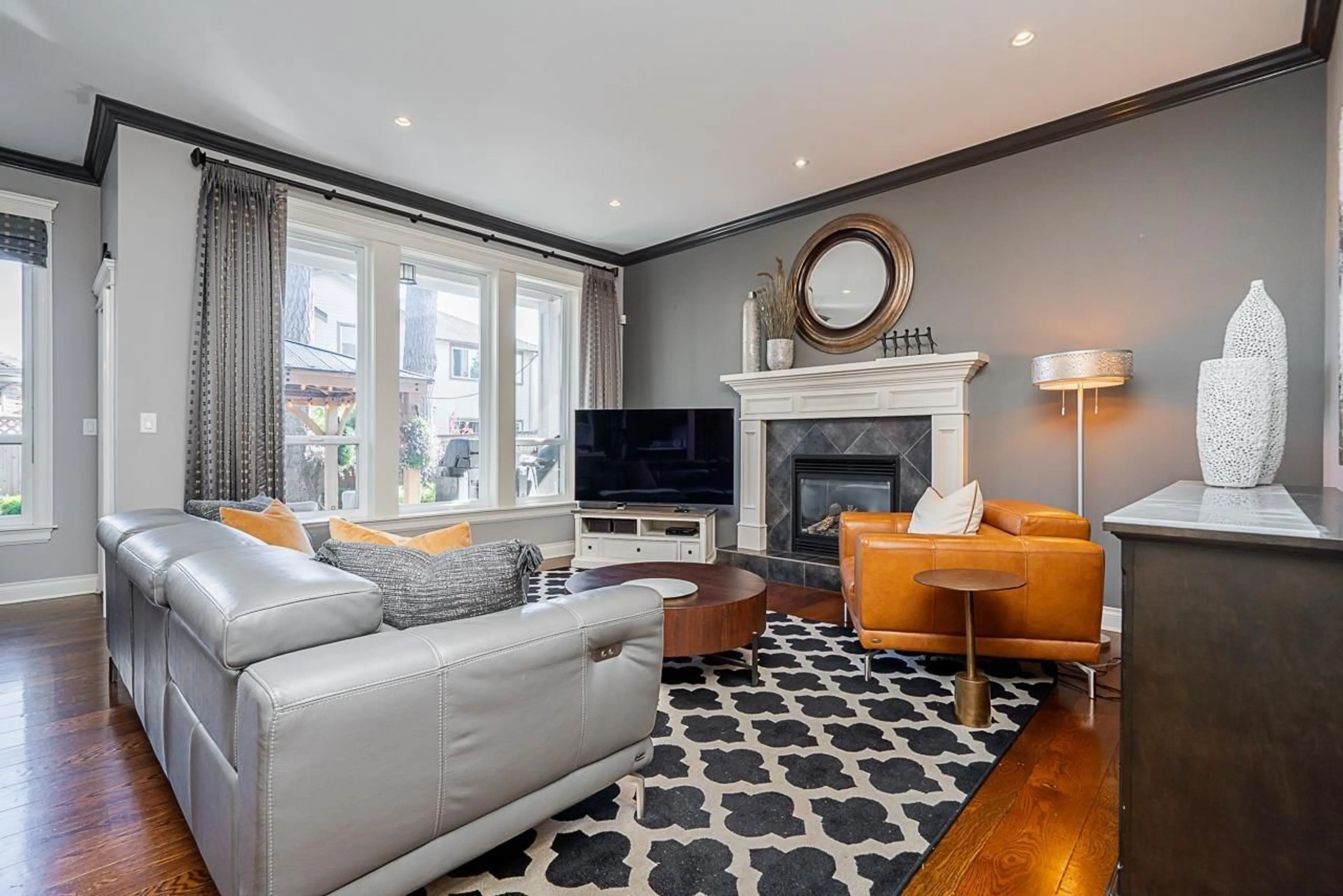 Living room with furniture, unknown for 14838 34, Surrey British Columbia V4P0B4