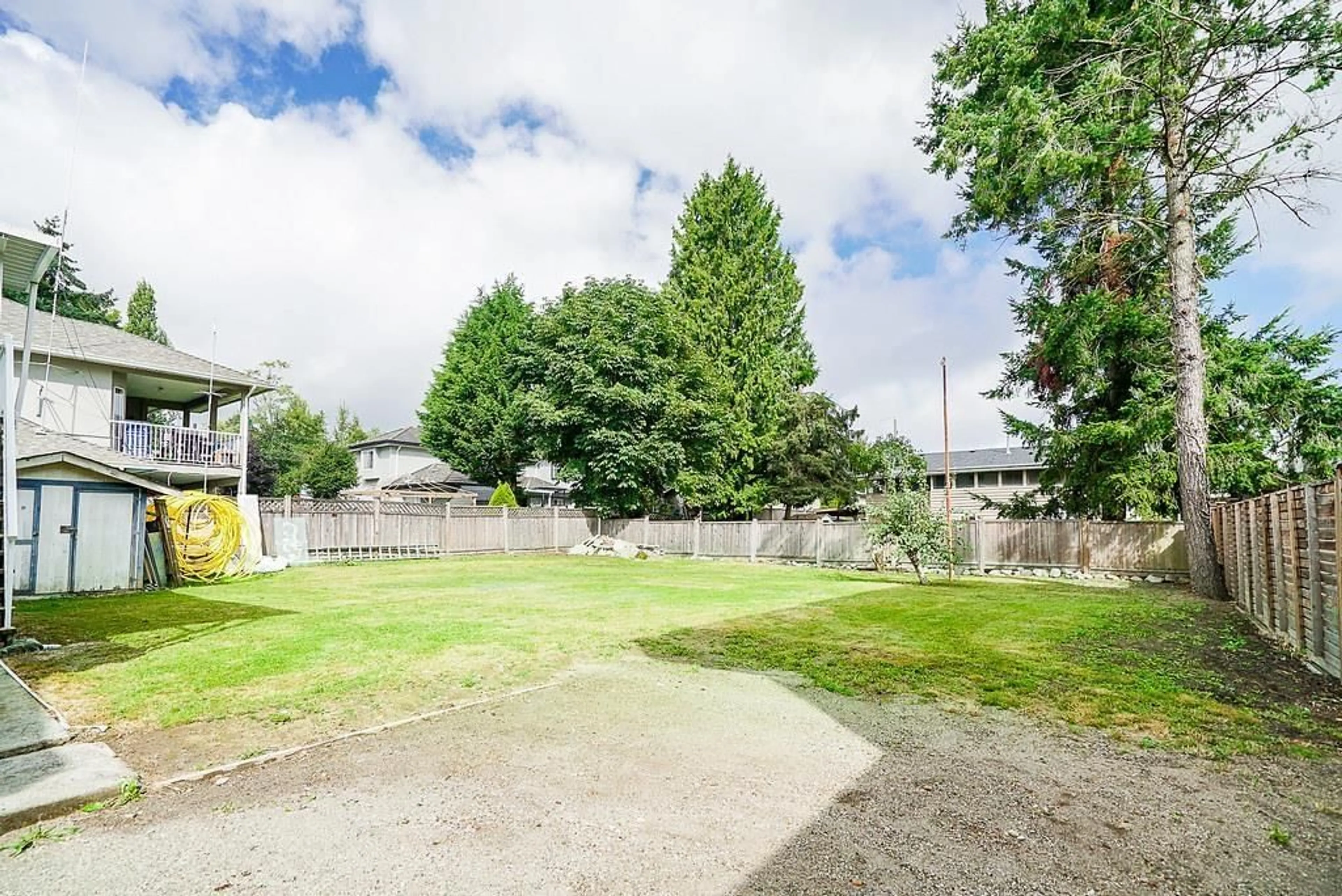 Patio, unknown for 13429 68, Surrey British Columbia V3W2G1
