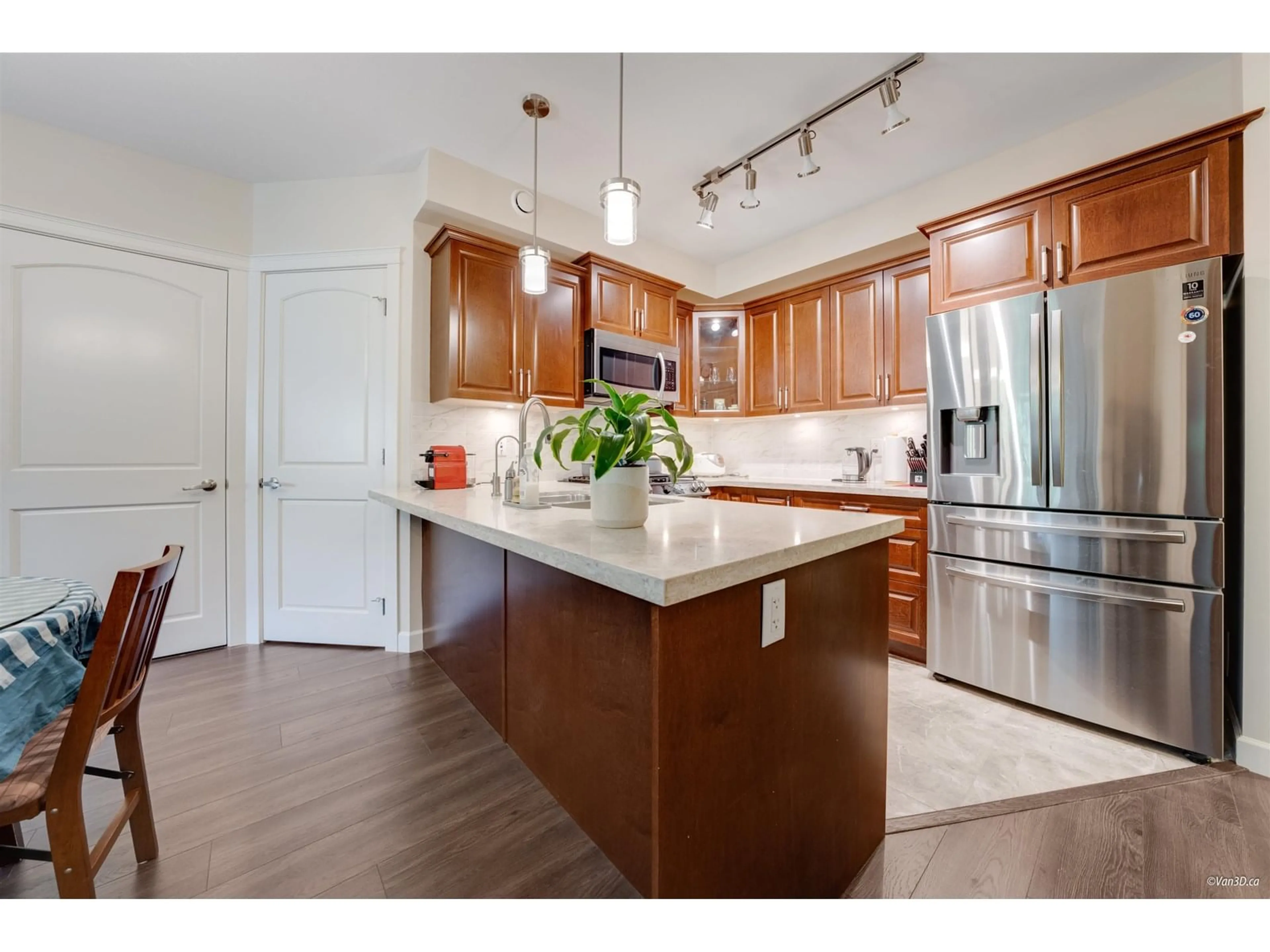 Open concept kitchen, wood/laminate floor for 407 - 3535 146A, Surrey British Columbia V4P0H2