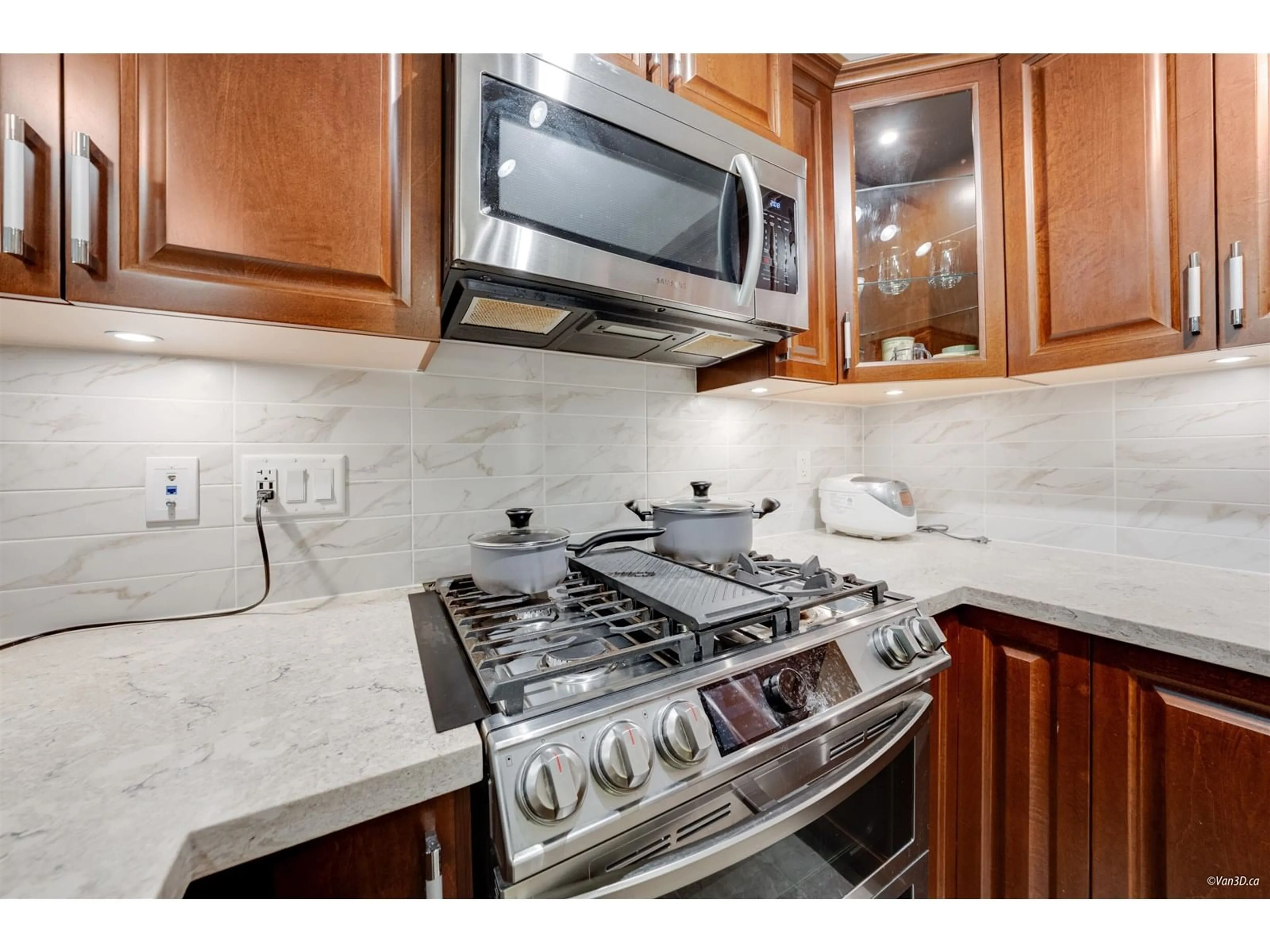 Standard kitchen, ceramic/tile floor for 407 - 3535 146A, Surrey British Columbia V4P0H2