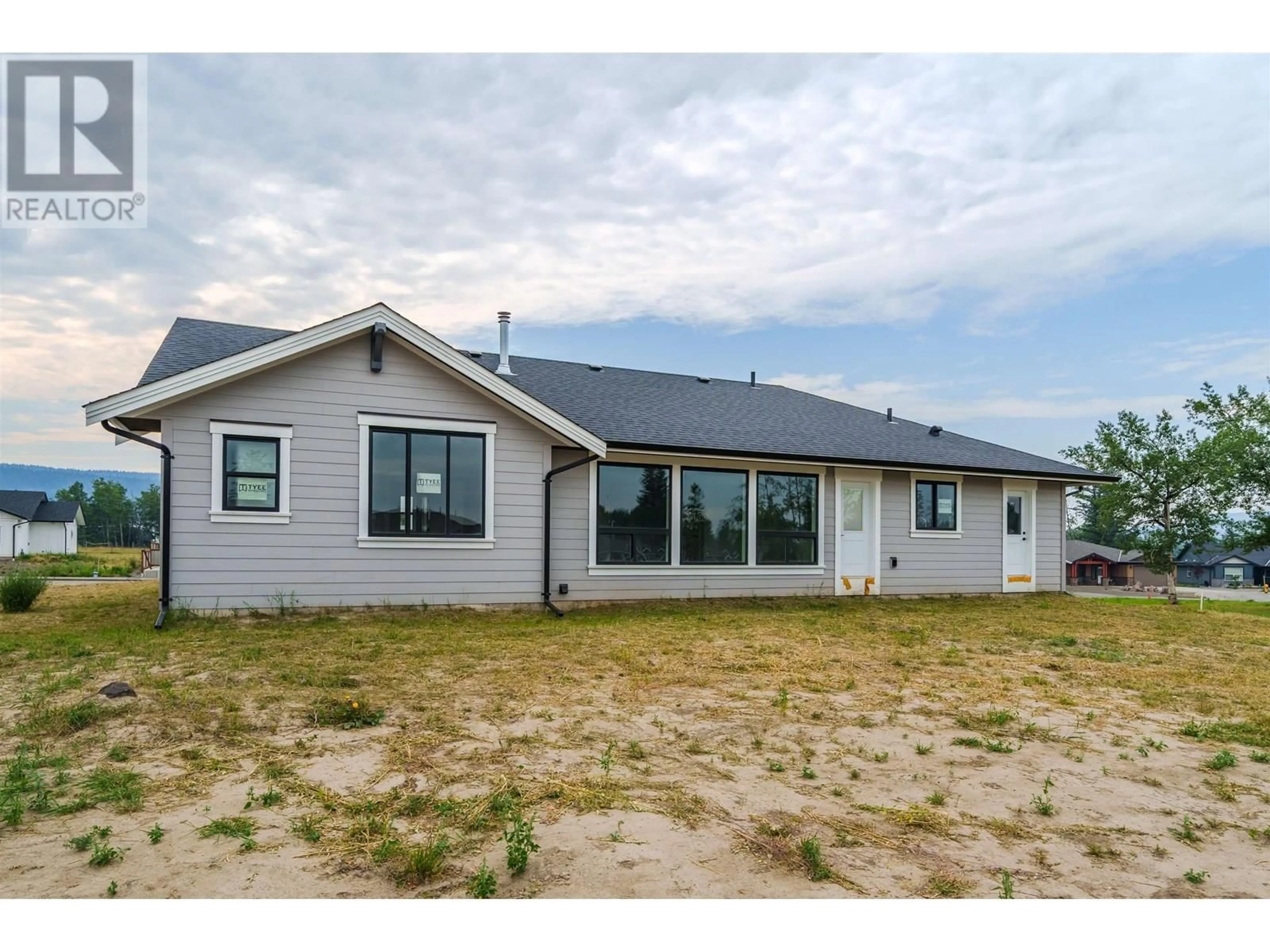 Home with vinyl exterior material, building for 345 SANDHILL CRESCENT, 100 Mile House British Columbia V0K2E1
