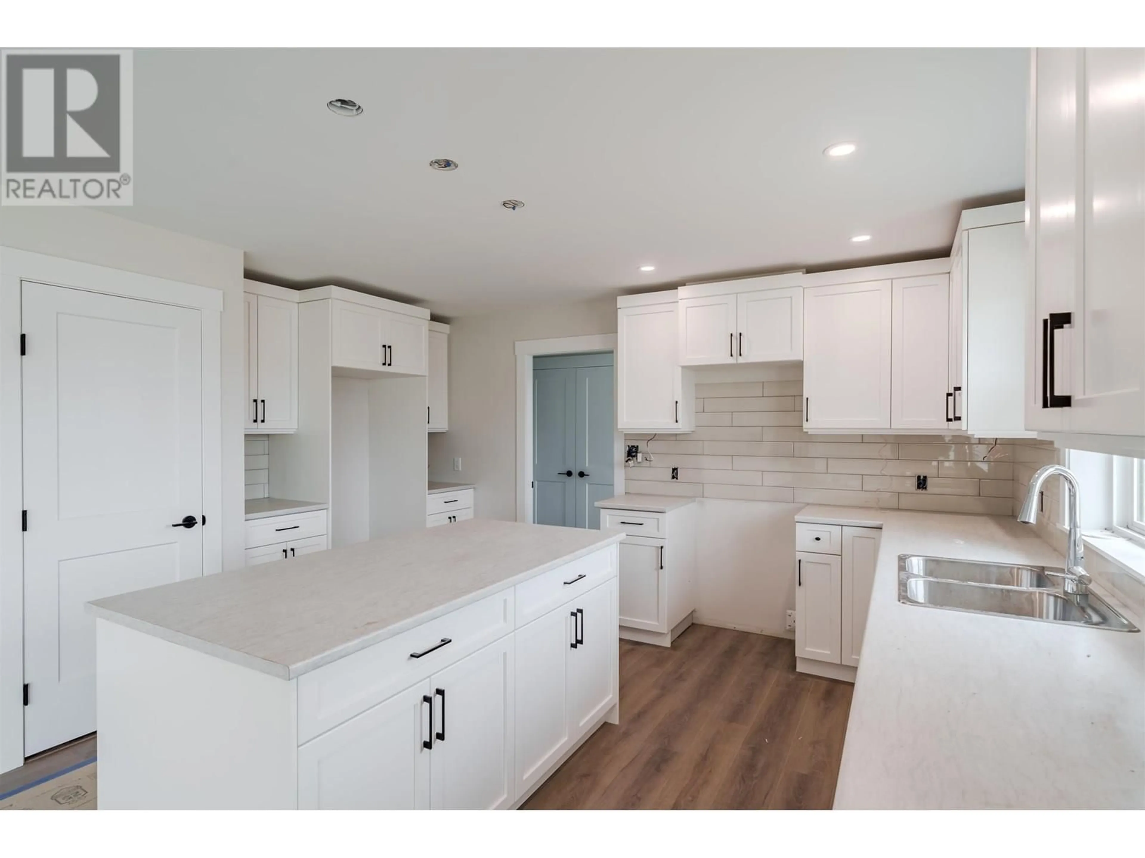 Open concept kitchen, unknown for 345 SANDHILL CRESCENT, 100 Mile House British Columbia V0K2E1