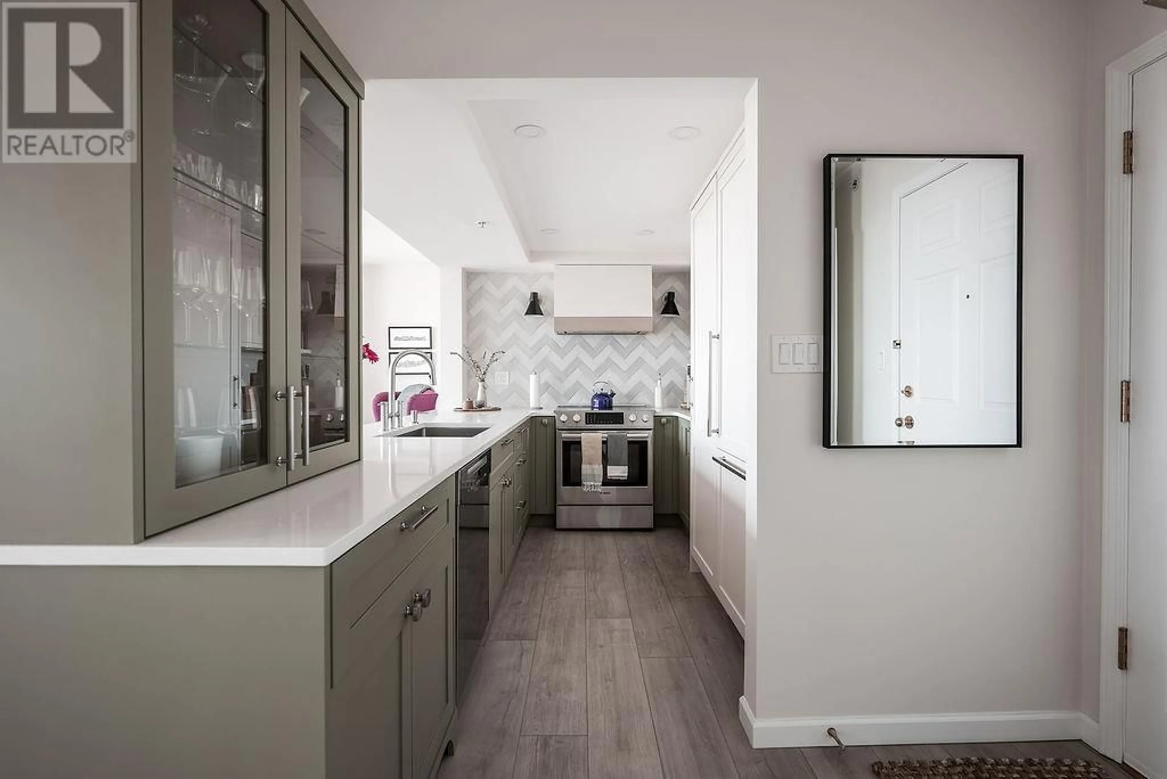 Contemporary kitchen, ceramic/tile floor for 2004 - 1188 QUEBEC STREET, Vancouver British Columbia V6A4B3