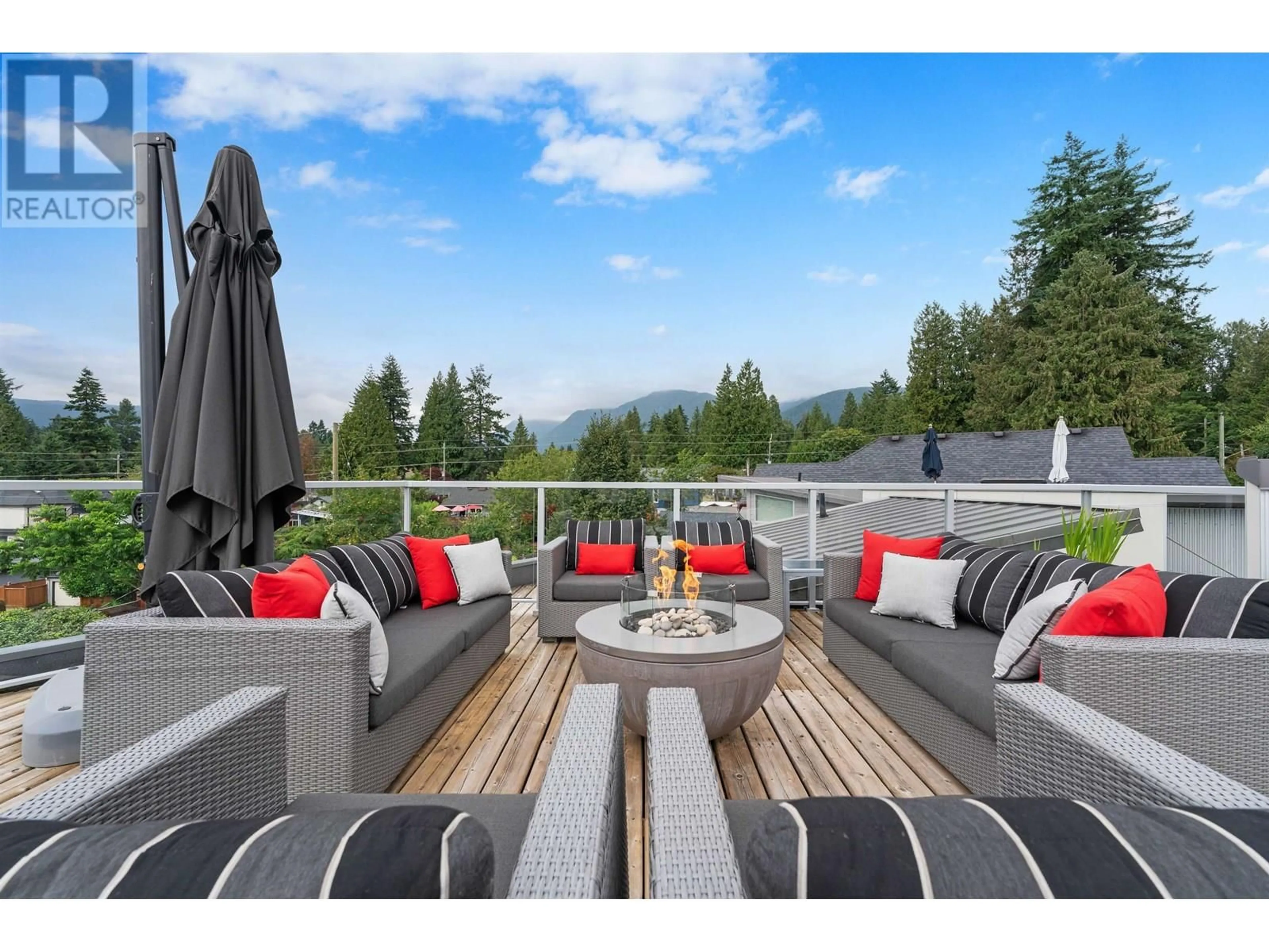 Patio, mountain view for 2005 LARSON ROAD, North Vancouver British Columbia V7M3A1
