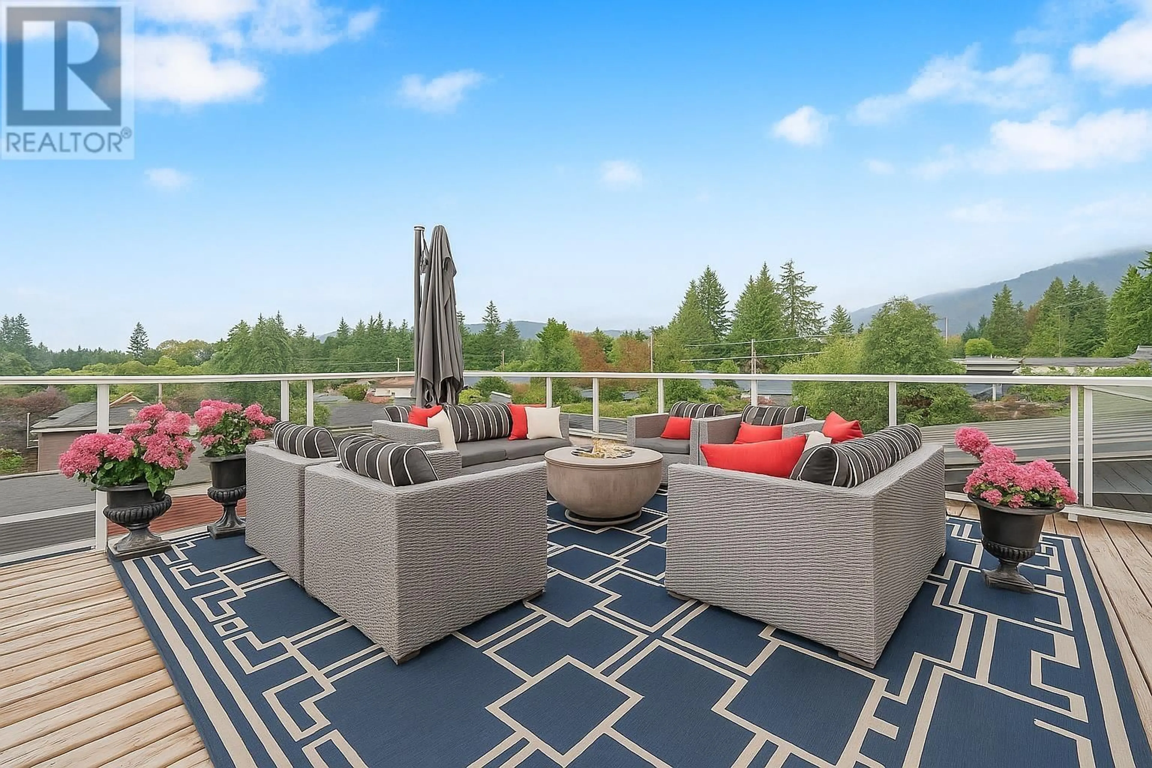 Patio, water/lake/river/ocean view for 2005 LARSON ROAD, North Vancouver British Columbia V7M3A1