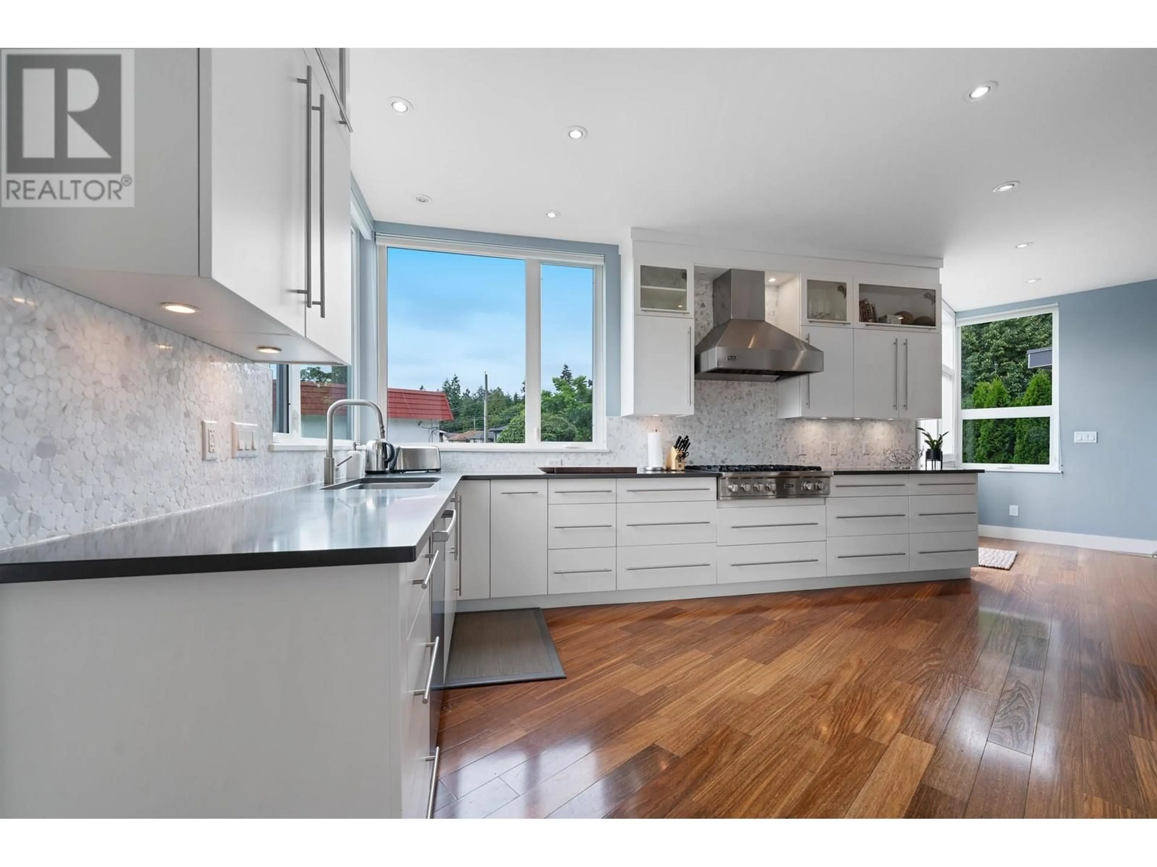 Open concept kitchen, unknown for 2005 LARSON ROAD, North Vancouver British Columbia V7M3A1