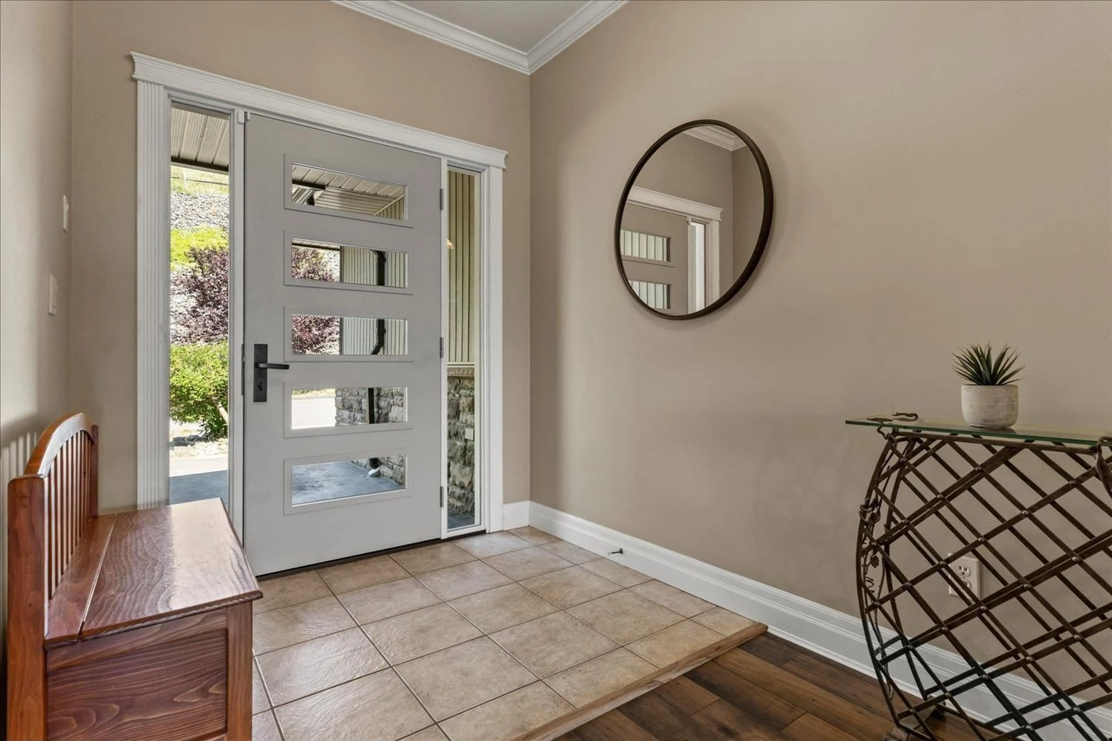 Indoor entryway for 4 - 46058 BRIDLE RIDGE CRESCENT, Chilliwack British Columbia V2R5Z4