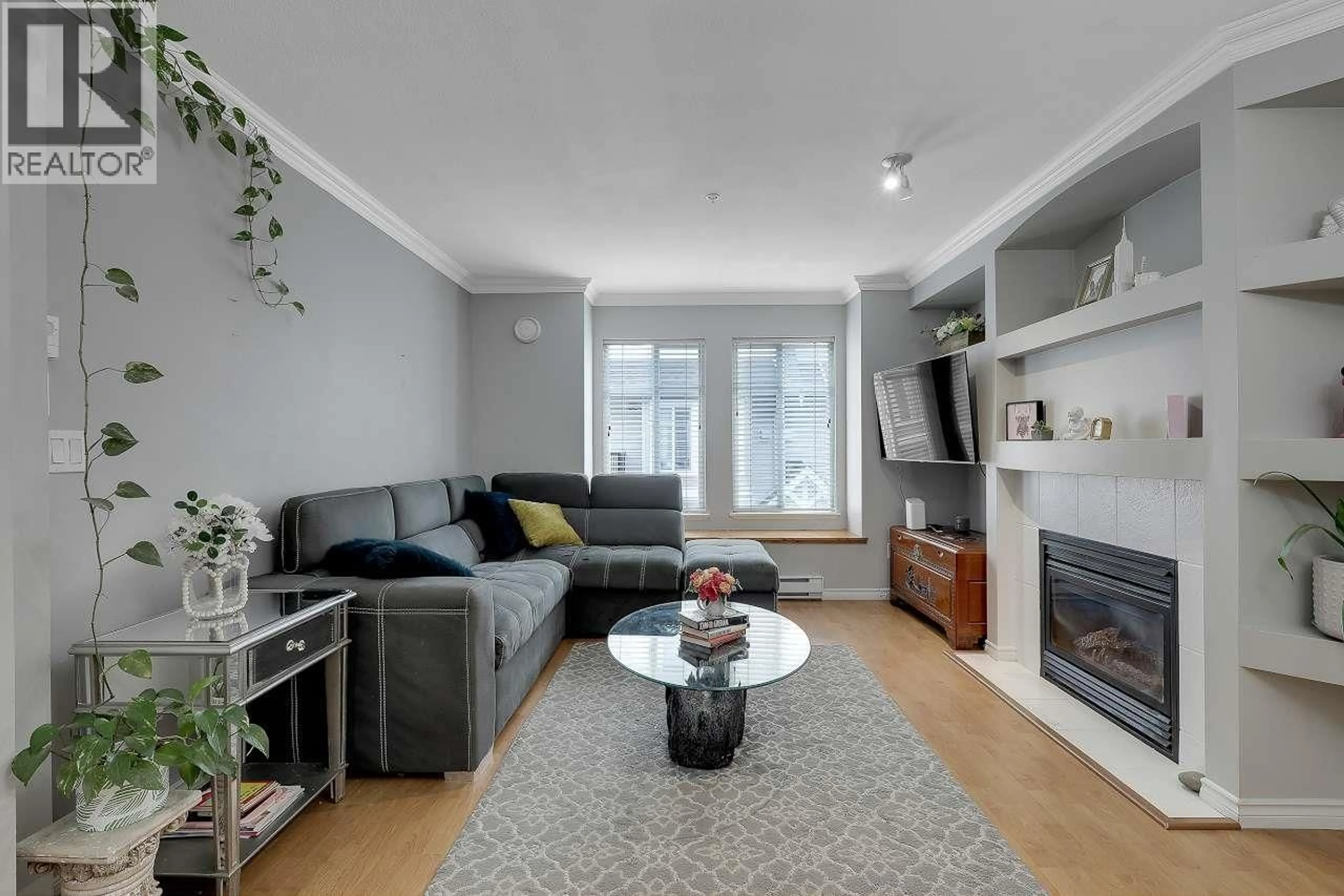 Living room with furniture, unknown for 33 - 19141 124 AVENUE, Pitt Meadows British Columbia V3Y2V6