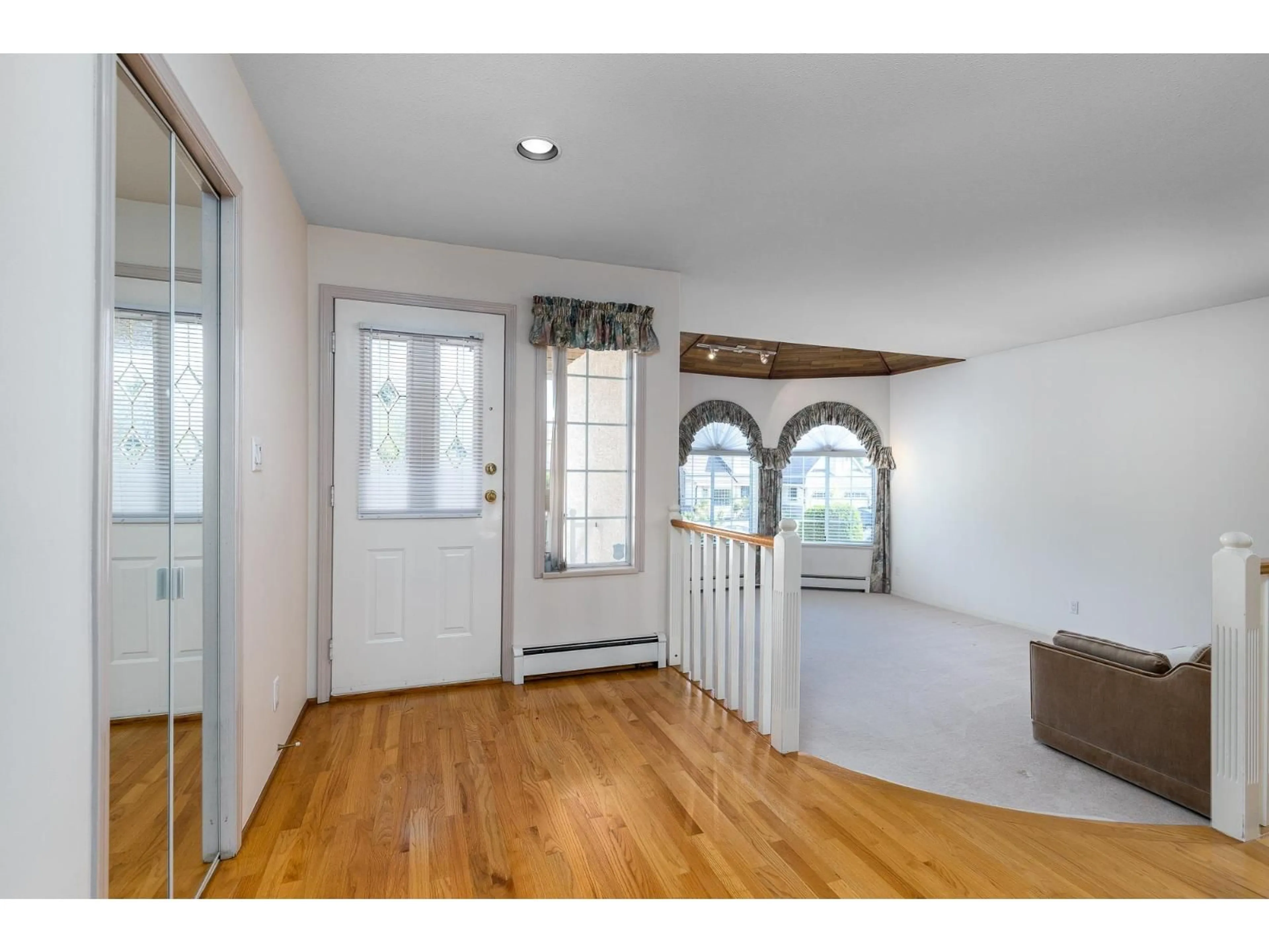 Indoor entryway for 16320 94, Surrey British Columbia V4N3C6