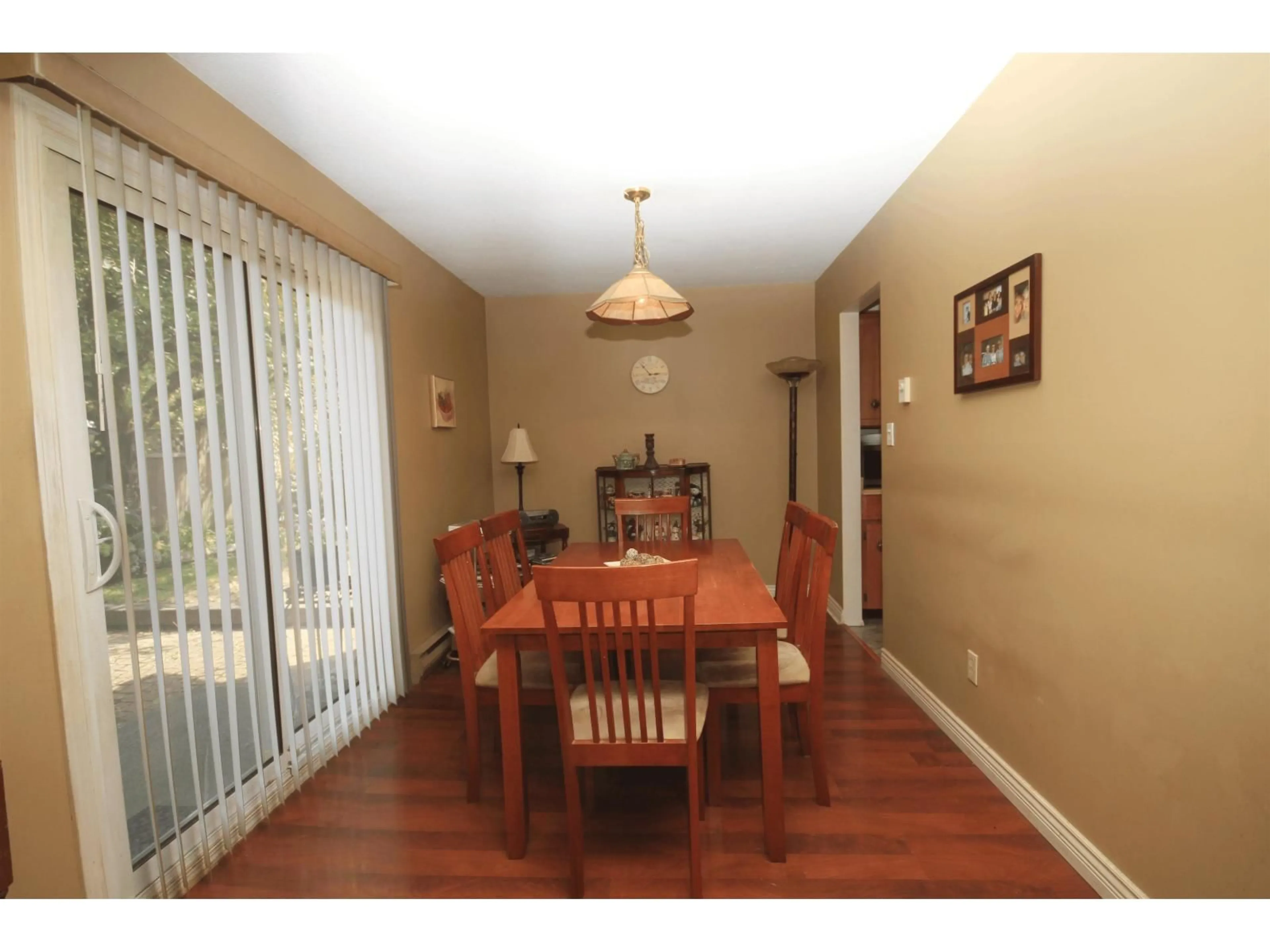 Dining room, wood/laminate floor for 7342 128B, Surrey British Columbia V3W7E5