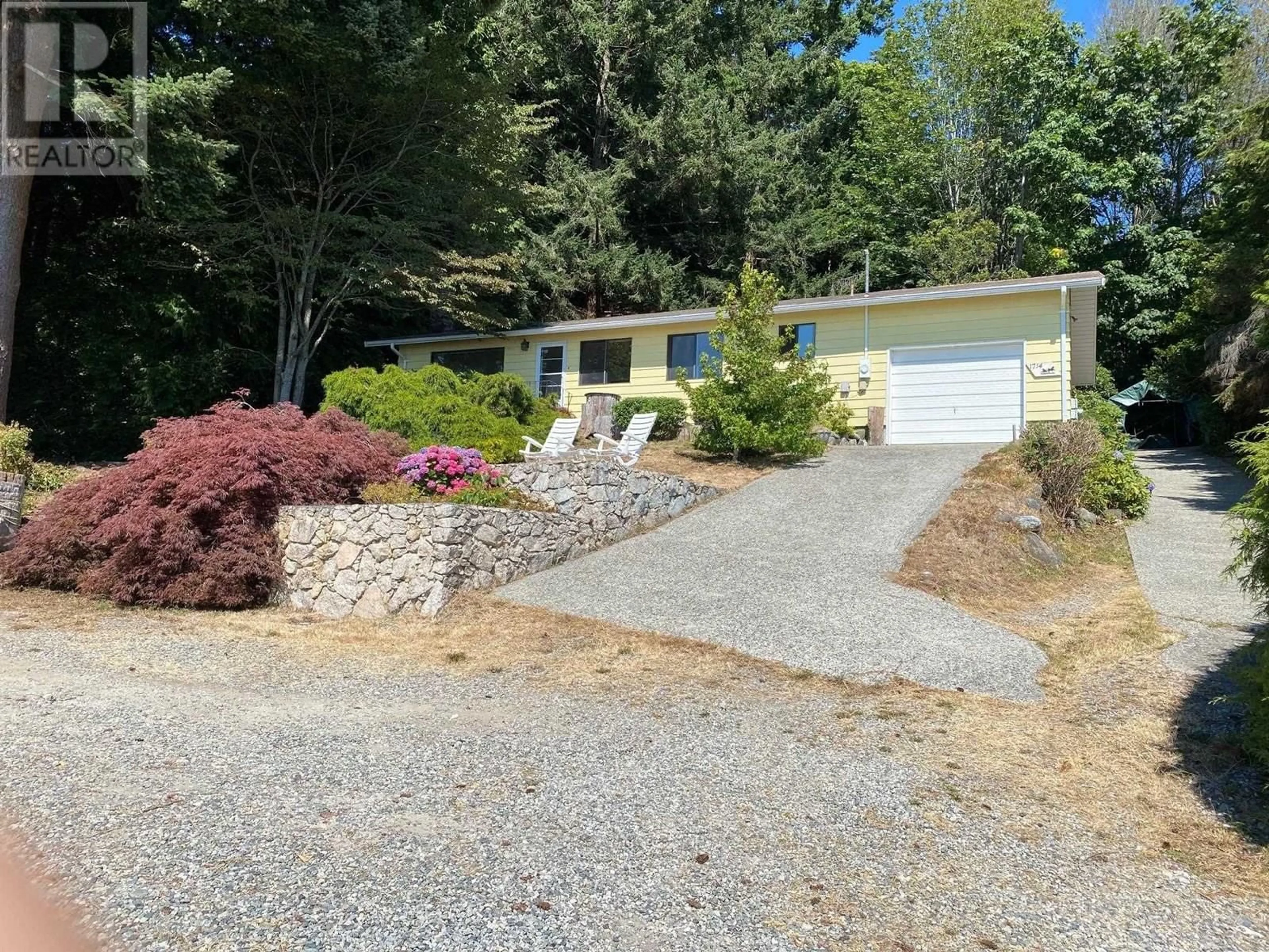 Home with vinyl exterior material, street for 1714 OCEAN BEACH, Gibsons British Columbia V0N1V5