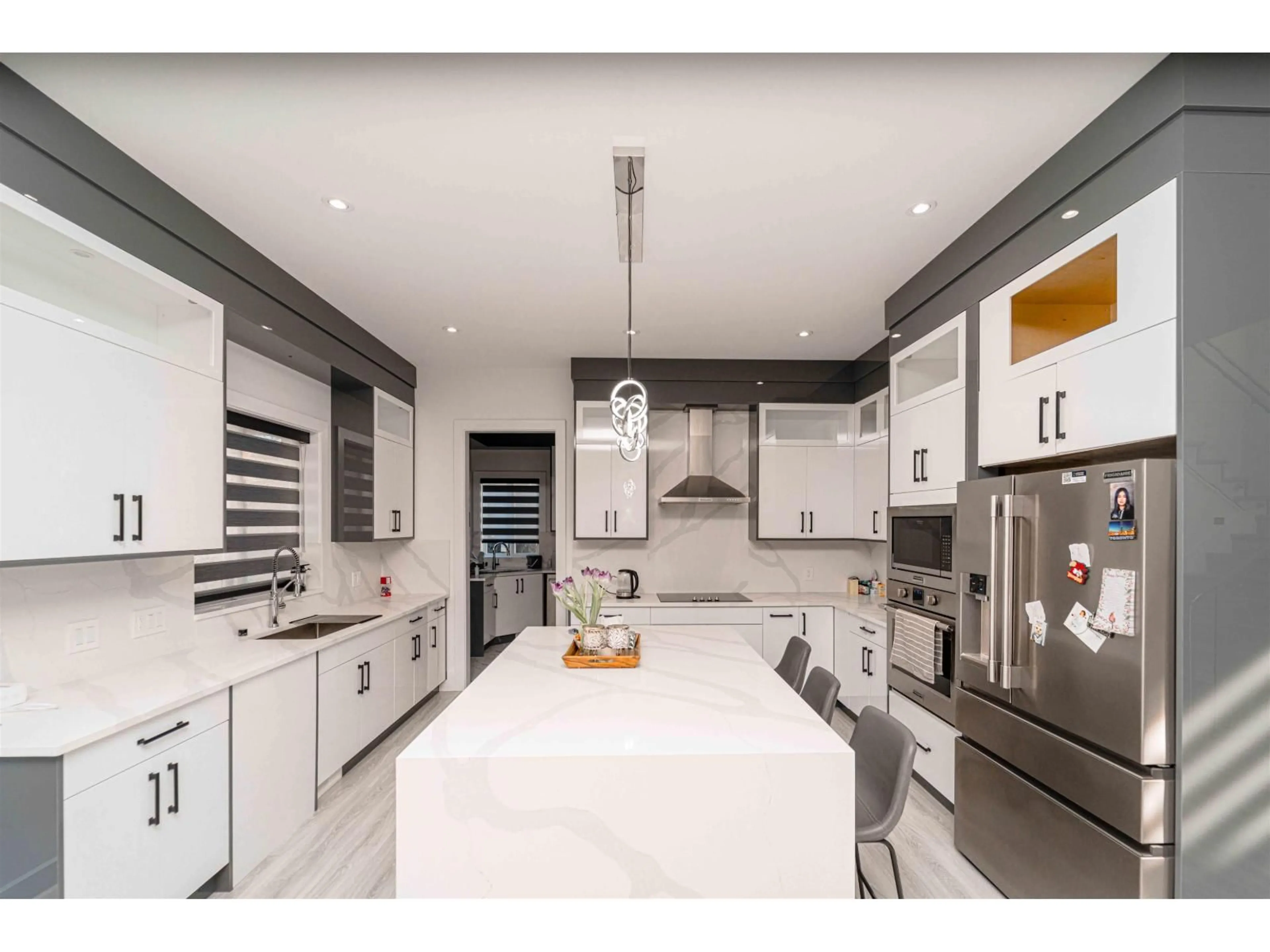 Contemporary kitchen, ceramic/tile floor for 32211 AUTUMN, Abbotsford British Columbia V2T1P4