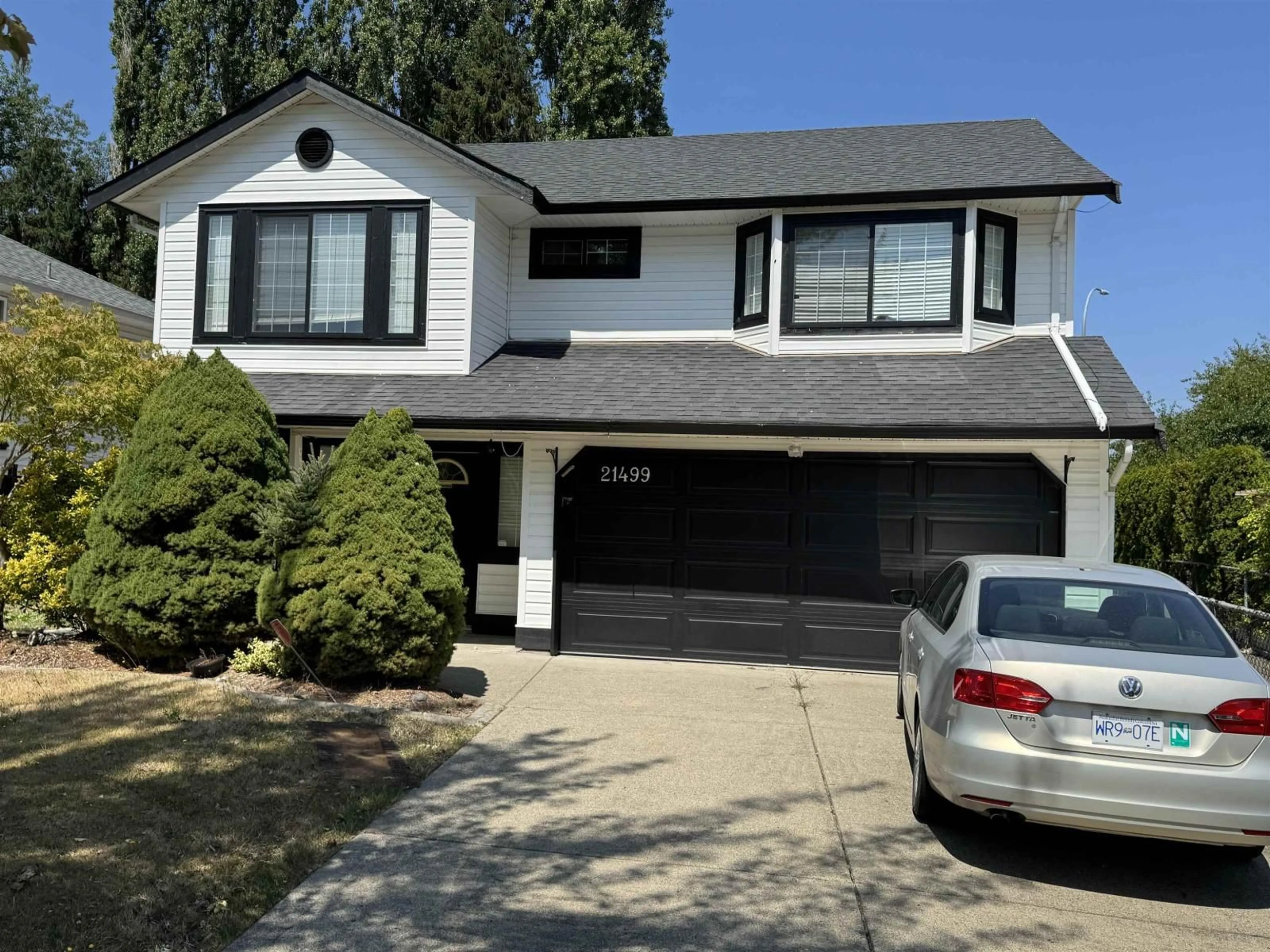 Home with vinyl exterior material, street for 21499 51B, Langley British Columbia V3A5B8