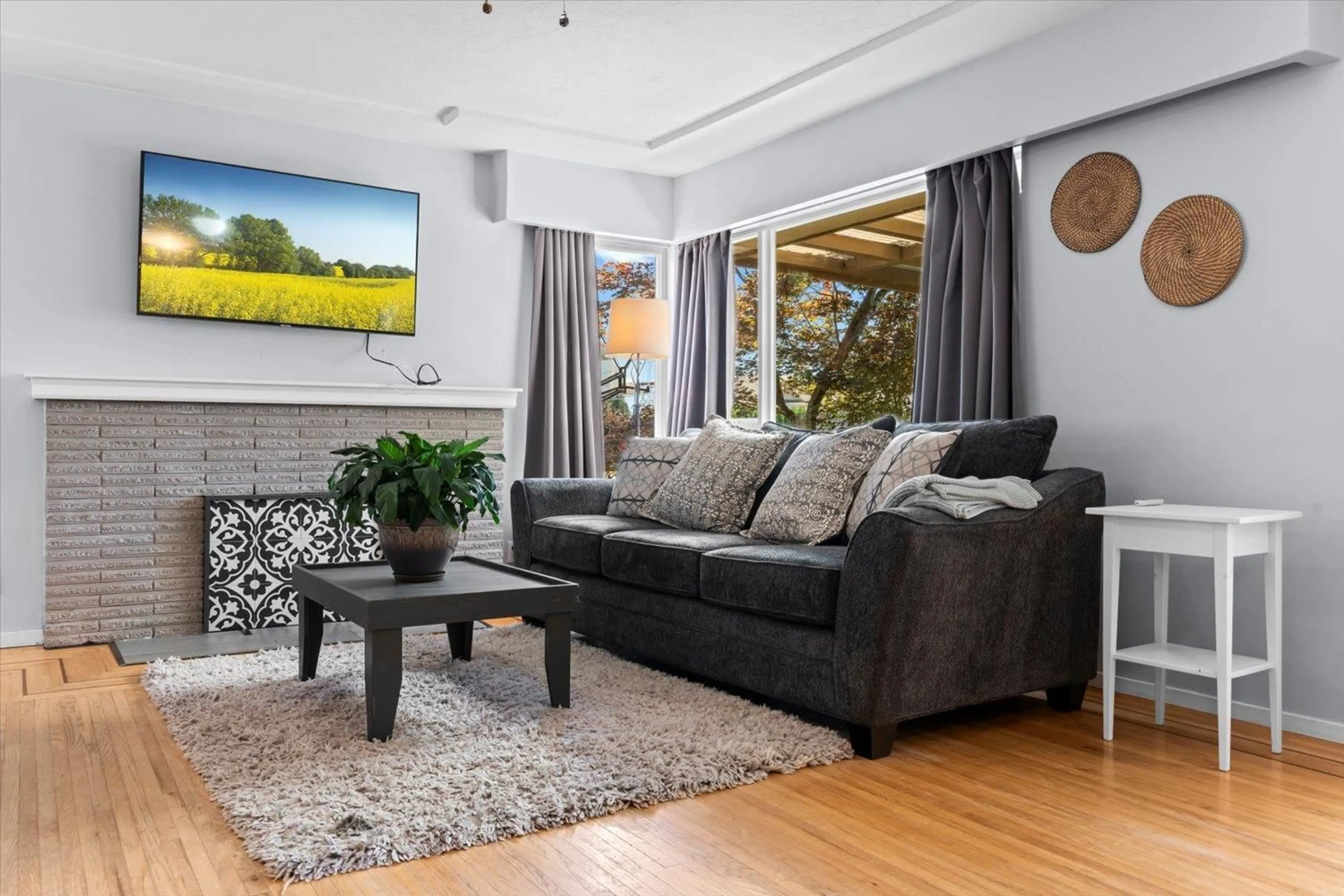 Living room with furniture, unknown for 46535 CLAYTON AVENUE, Chilliwack British Columbia V2P2L6