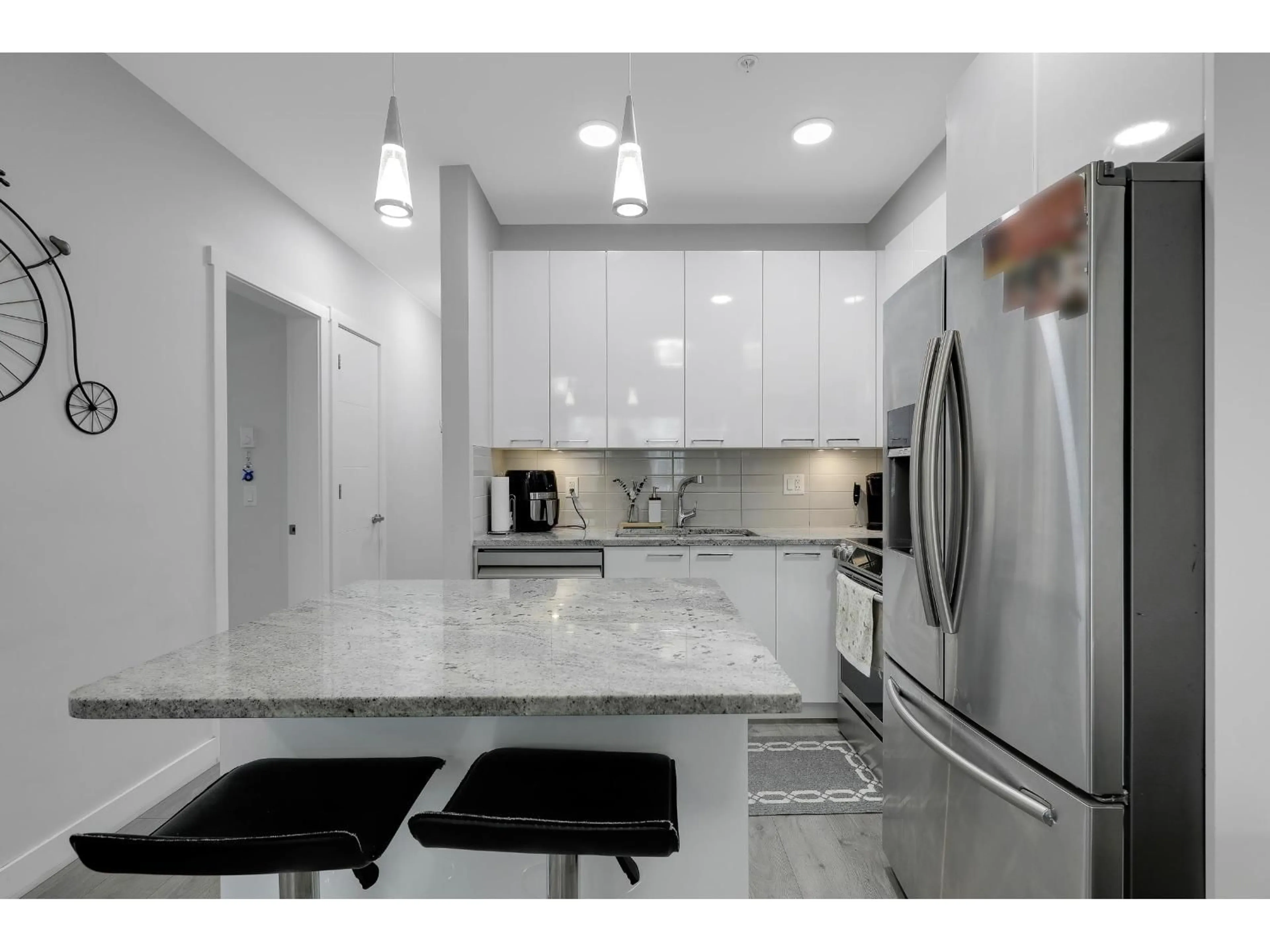 Contemporary kitchen, ceramic/tile floor for 201 - 19940 BRYDON, Langley British Columbia V3A4A5