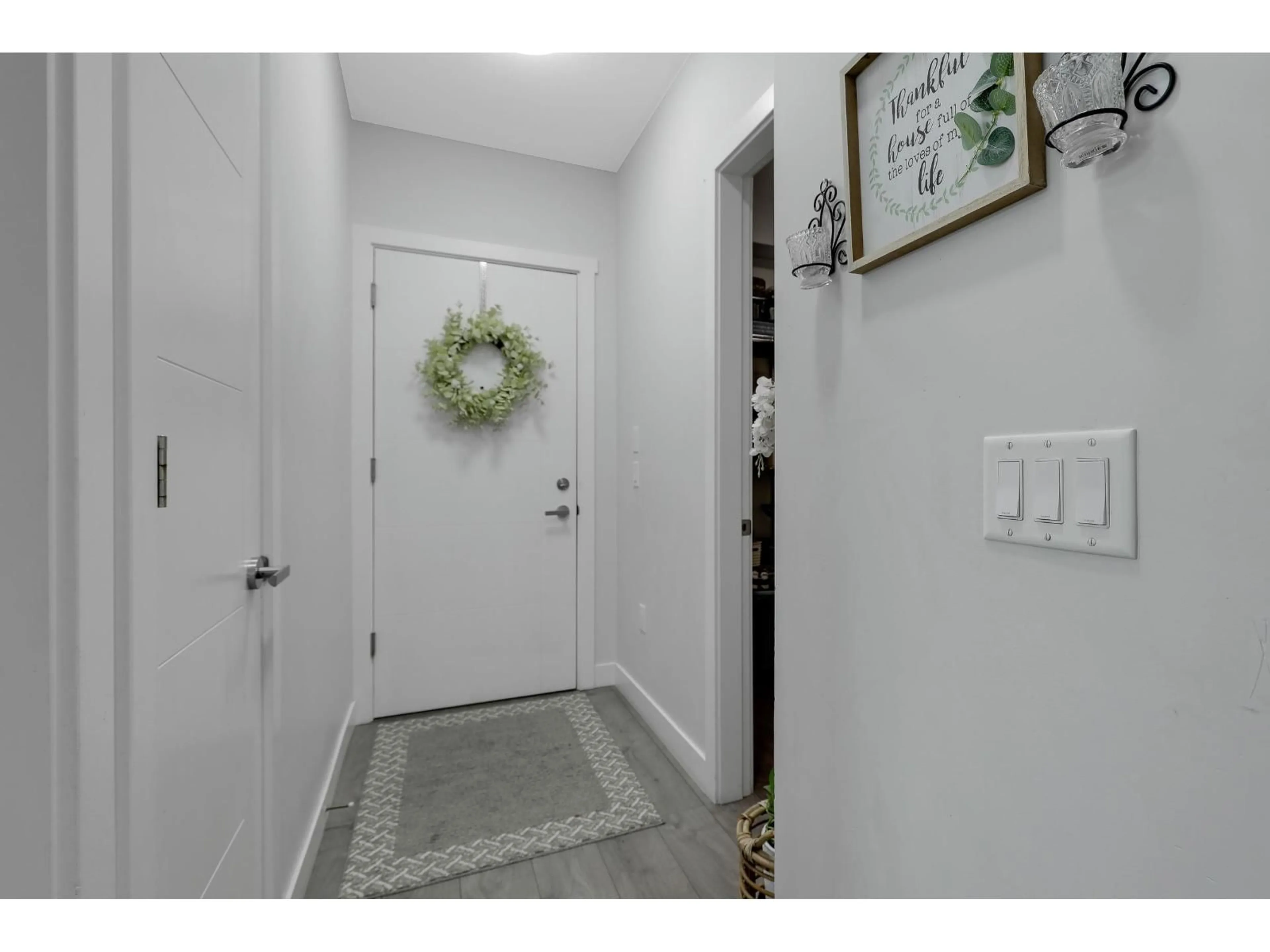 Indoor entryway for 201 - 19940 BRYDON, Langley British Columbia V3A4A5