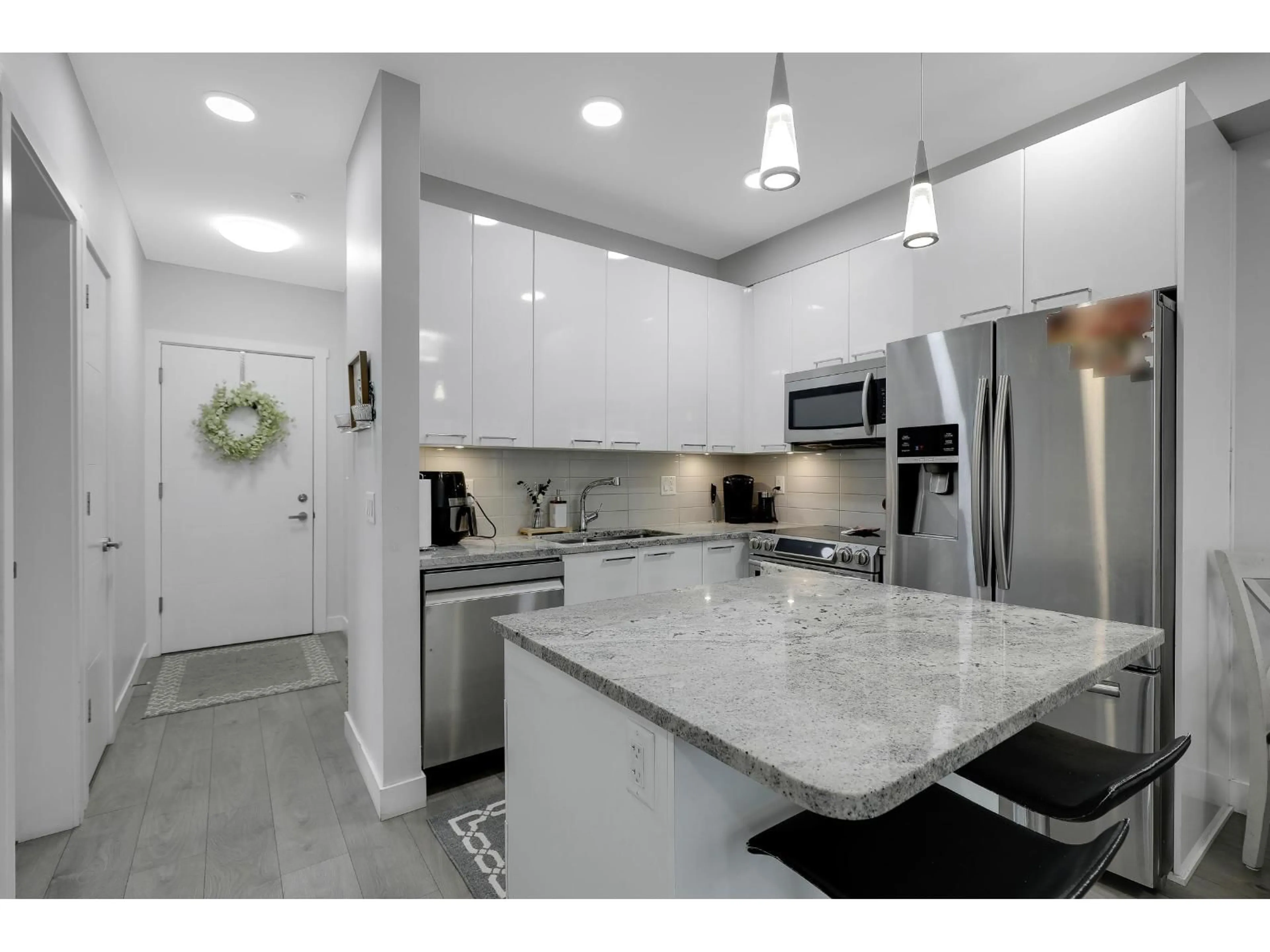 Open concept kitchen, ceramic/tile floor for 201 - 19940 BRYDON, Langley British Columbia V3A4A5