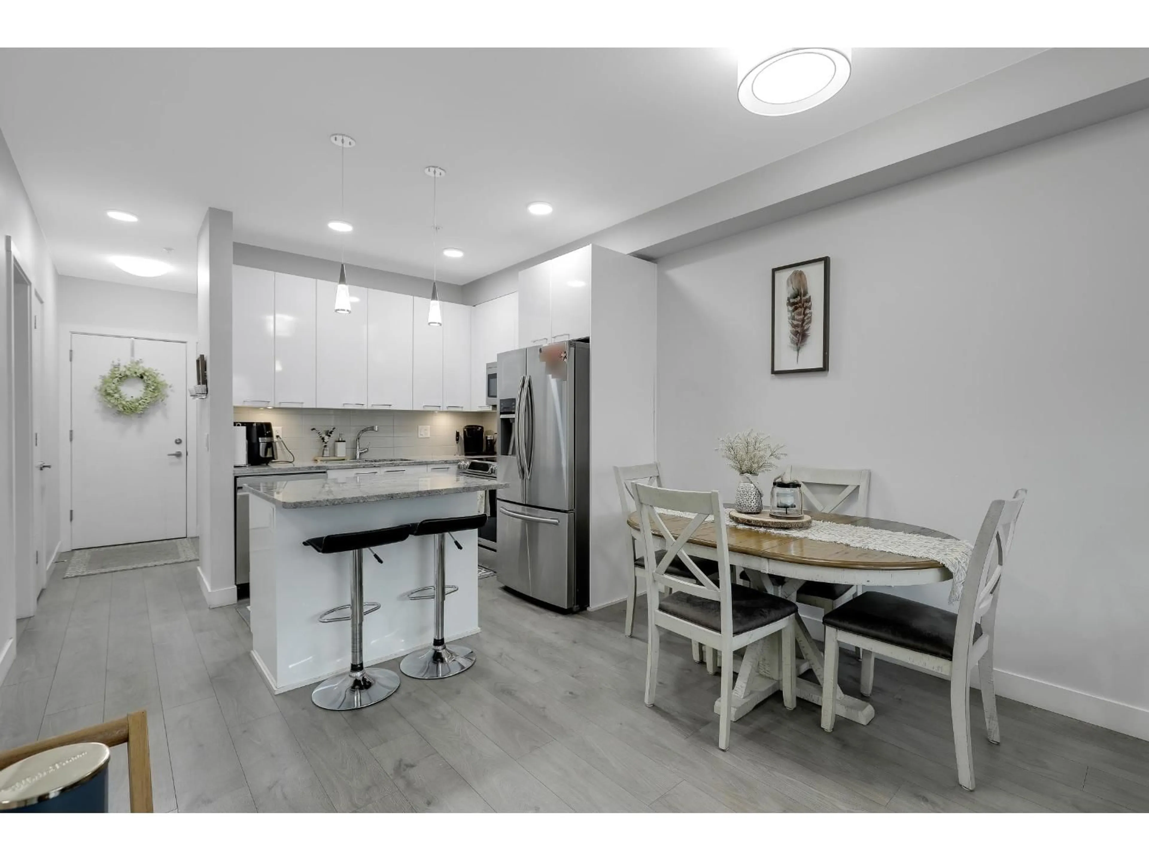 Open concept kitchen, ceramic/tile floor for 201 - 19940 BRYDON, Langley British Columbia V3A4A5