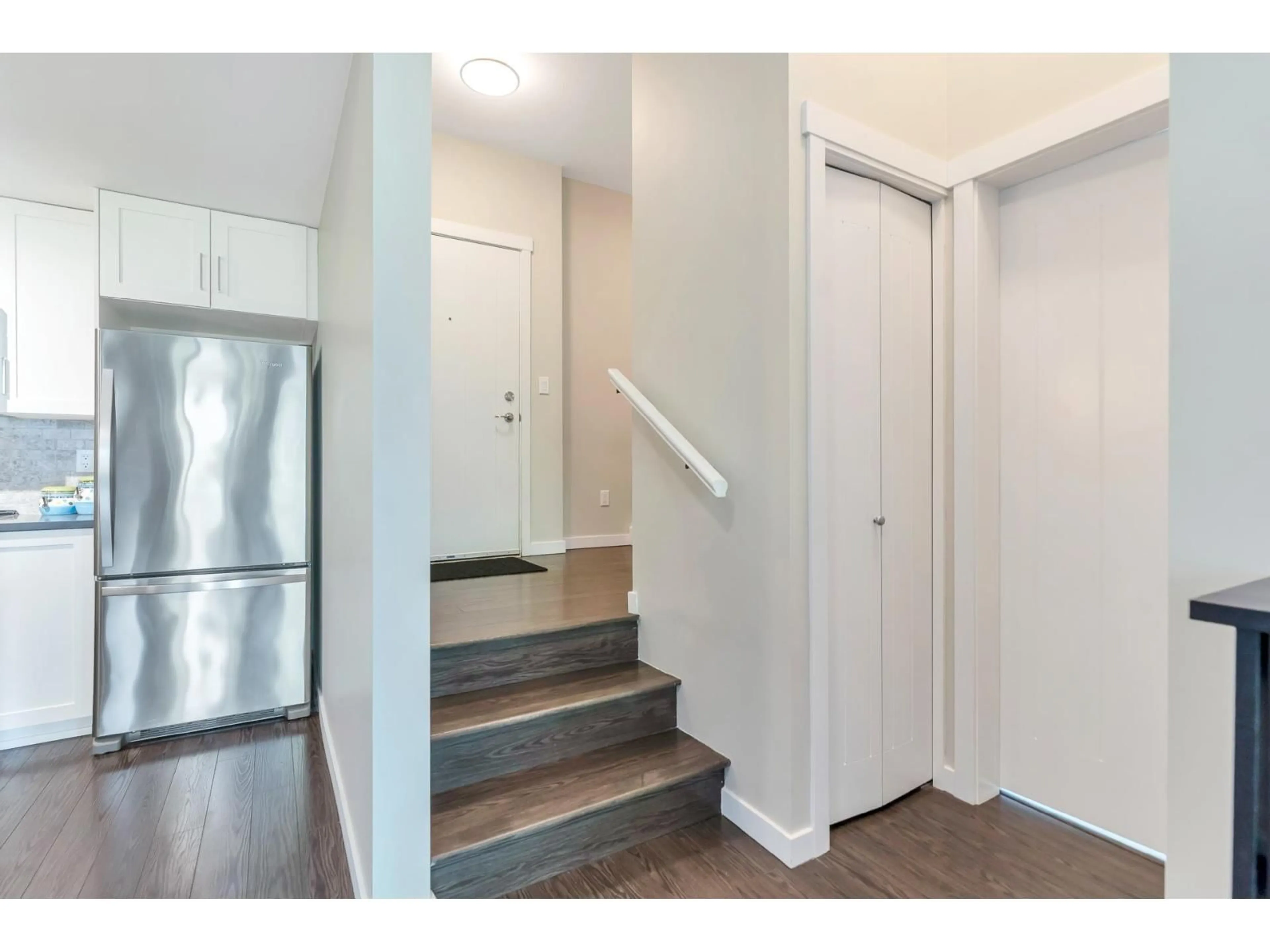 Indoor entryway for 215 - 2855 156, Surrey British Columbia V3Z3Y3