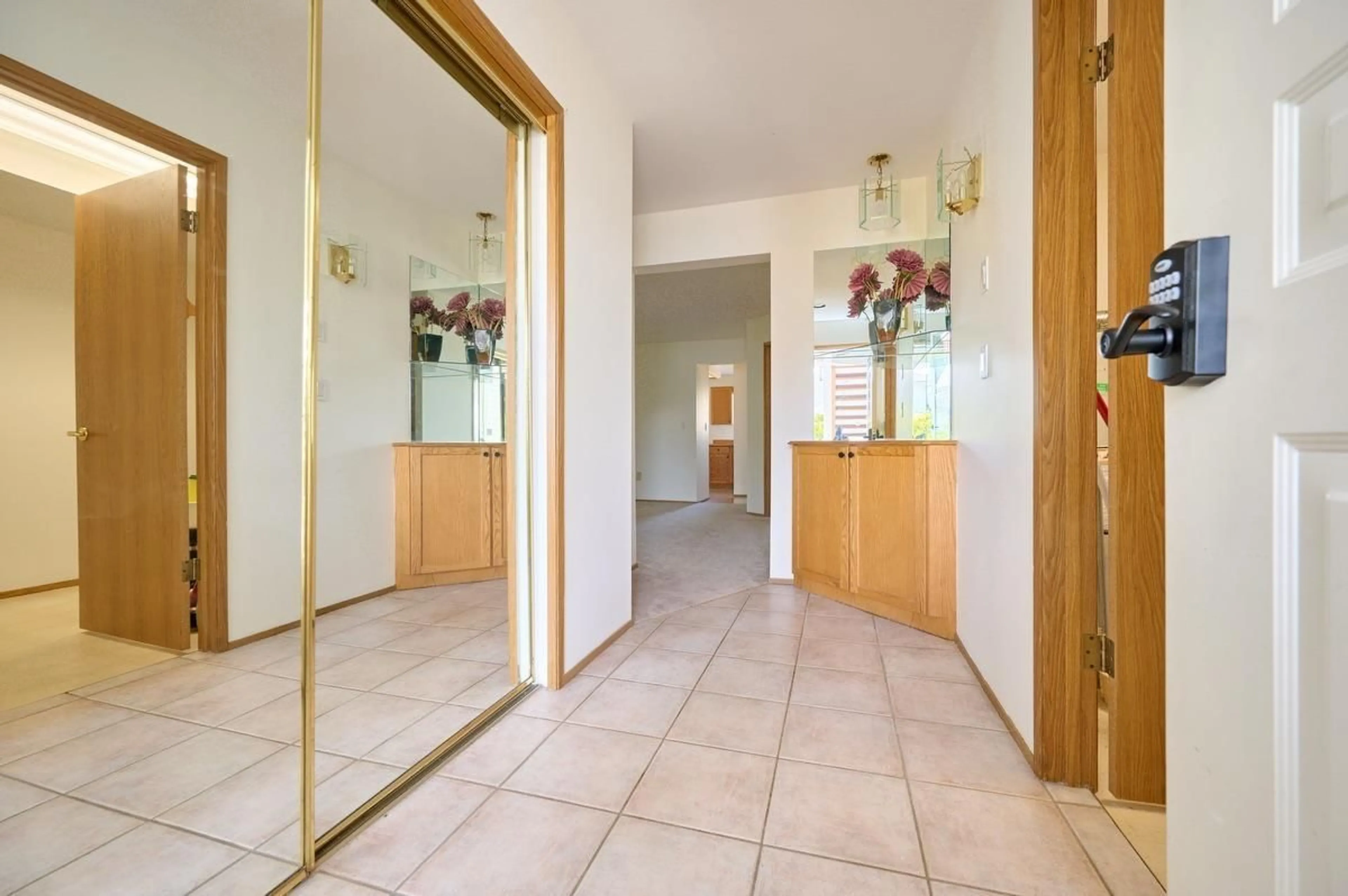 Indoor foyer for 105 - 7156 121, Surrey British Columbia V3W0J6