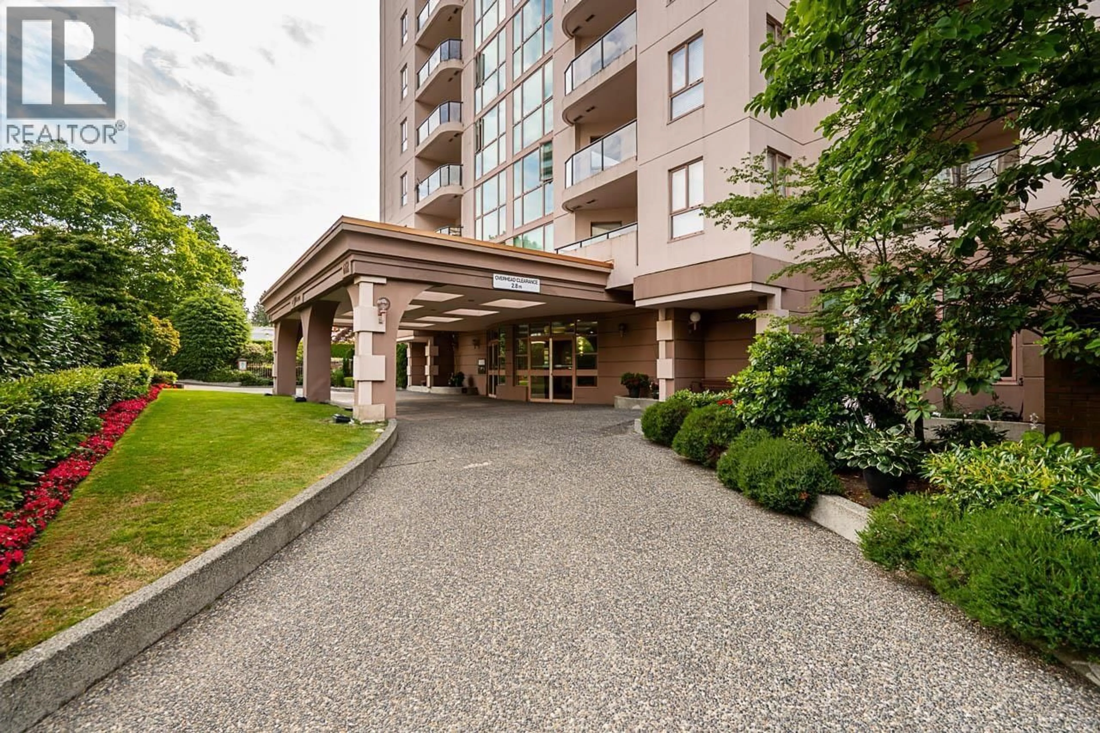 Indoor foyer for 205 - 612 FIFTH AVENUE, New Westminster British Columbia V3M1X5