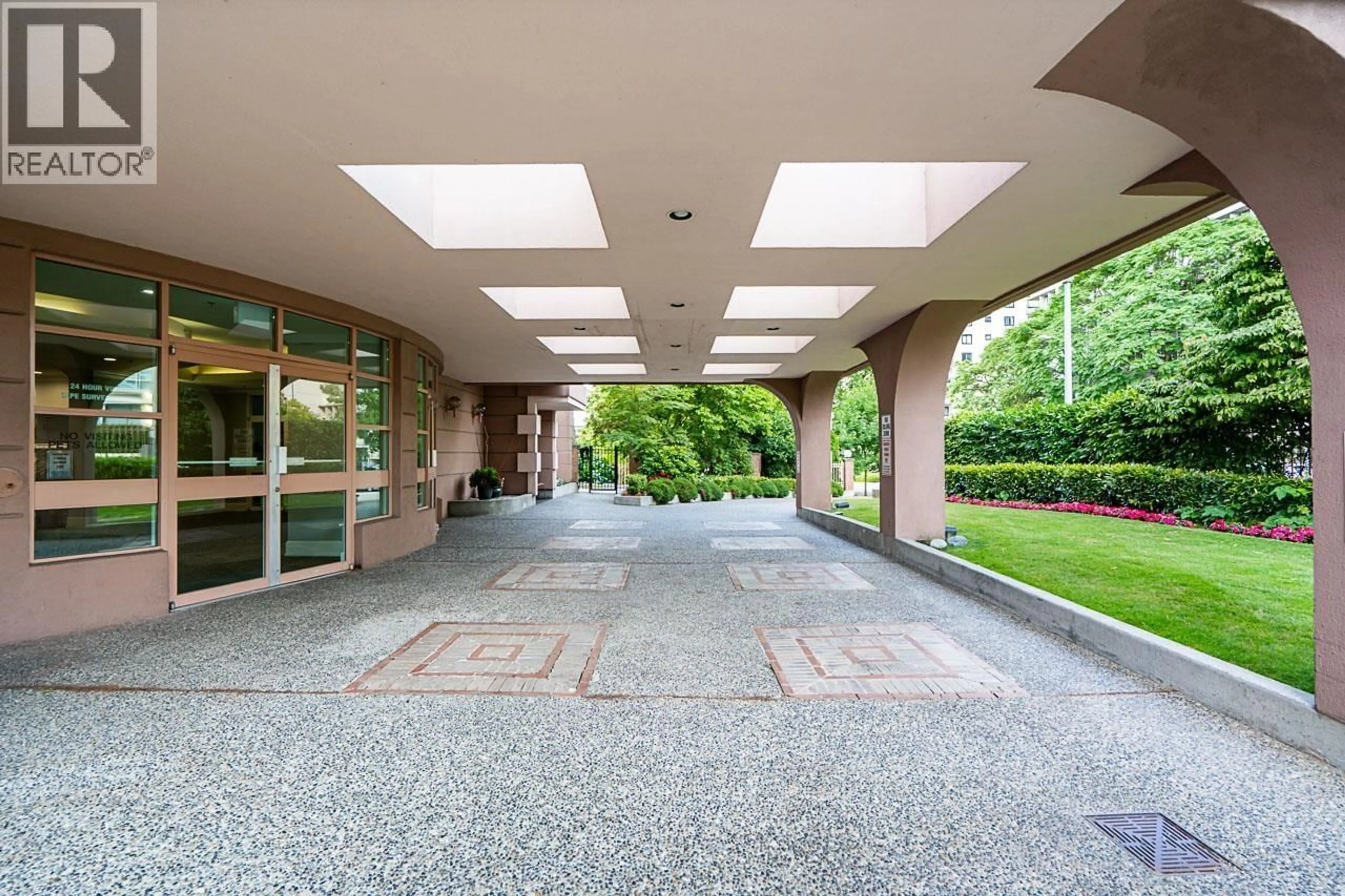 Indoor foyer for 205 - 612 FIFTH AVENUE, New Westminster British Columbia V3M1X5