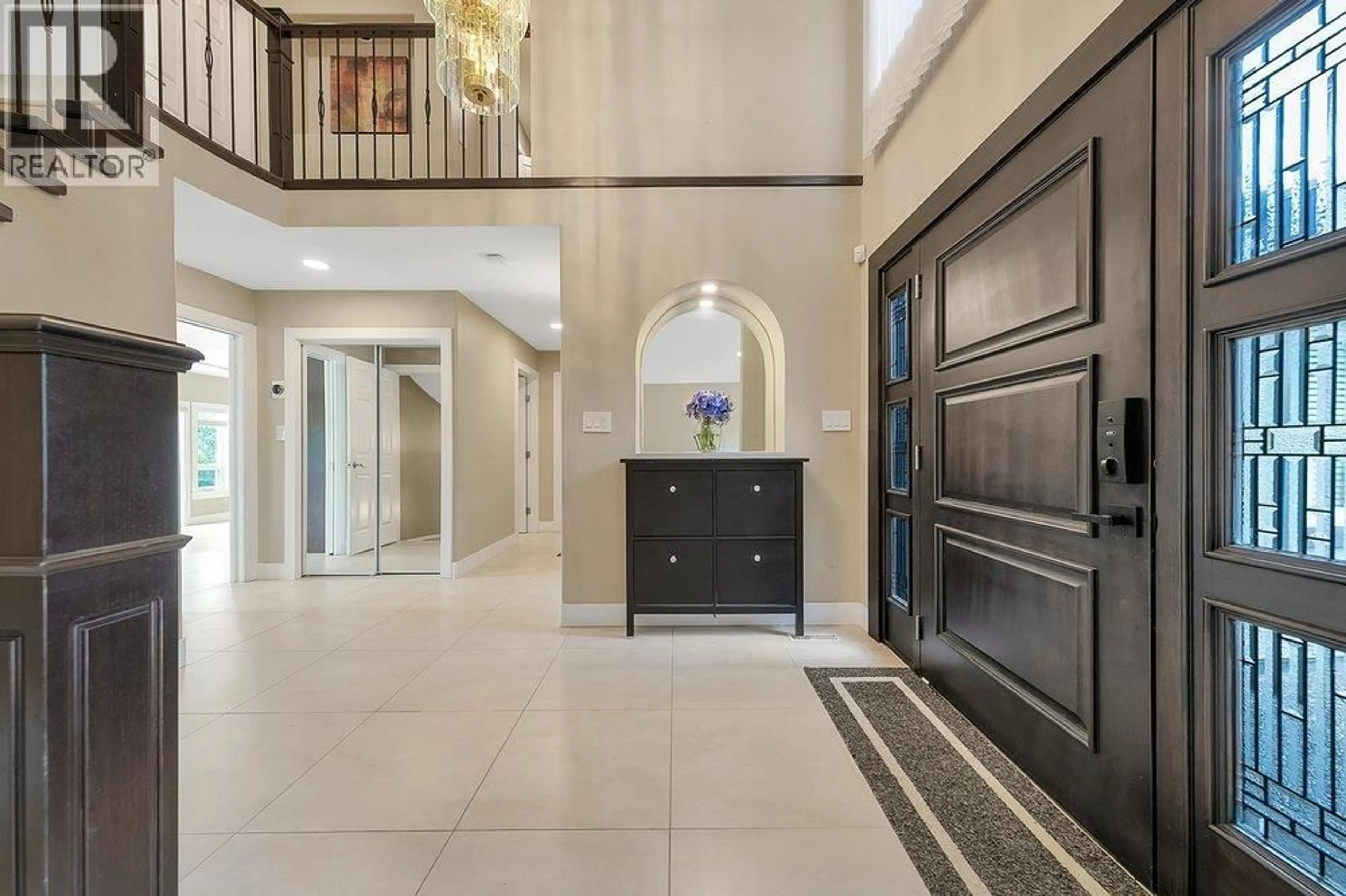 Indoor foyer for 2608 SANDSTONE COURT, Coquitlam British Columbia V3E2T9