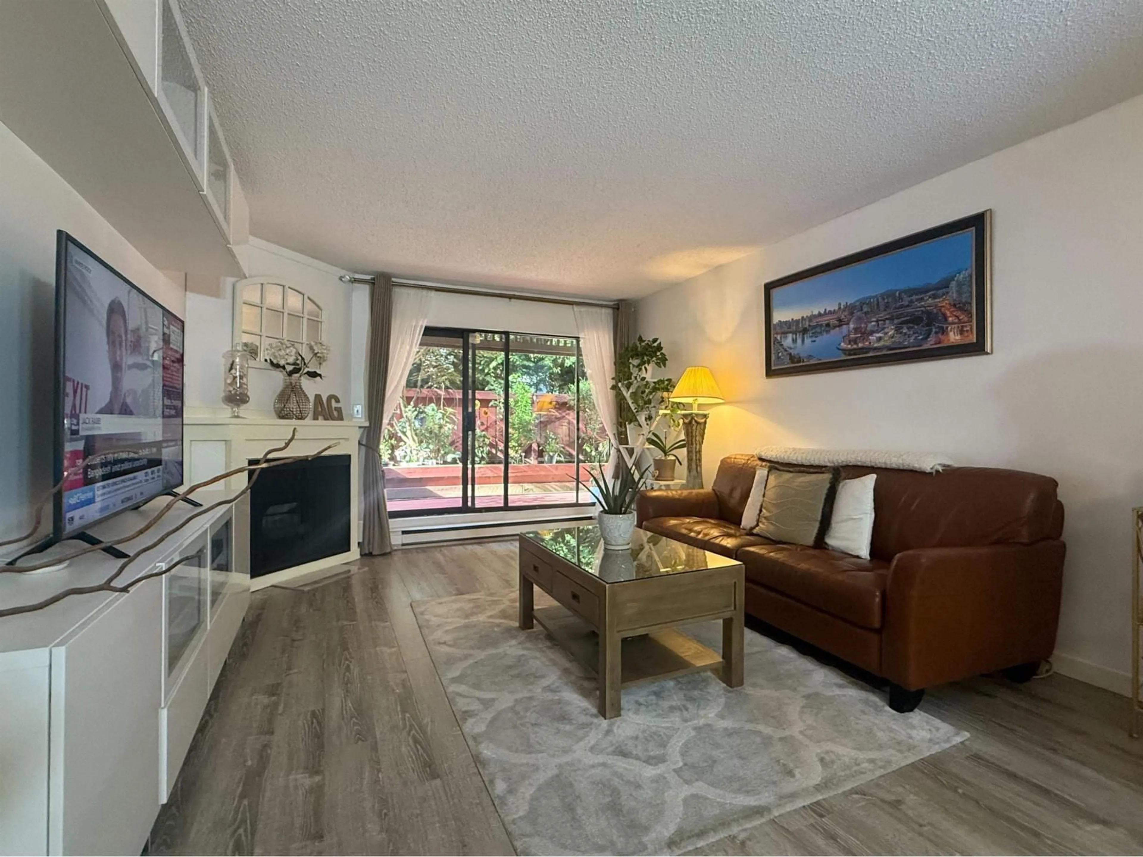 Living room with furniture, unknown for 111 - 13507 96, Surrey British Columbia V3V7P3
