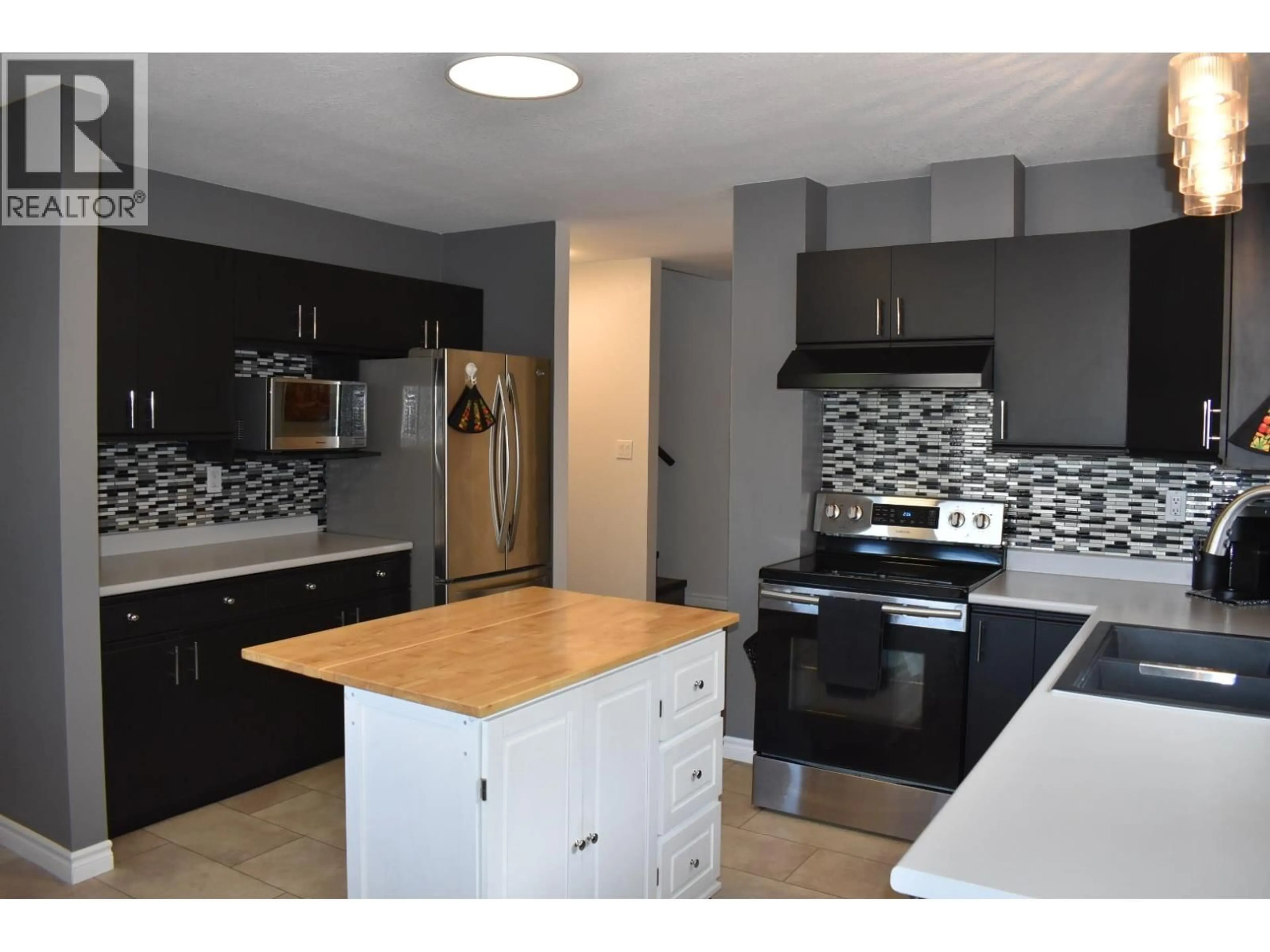 Open concept kitchen, unknown for 3327 WESTWOOD DRIVE, Prince George British Columbia V2N1S4