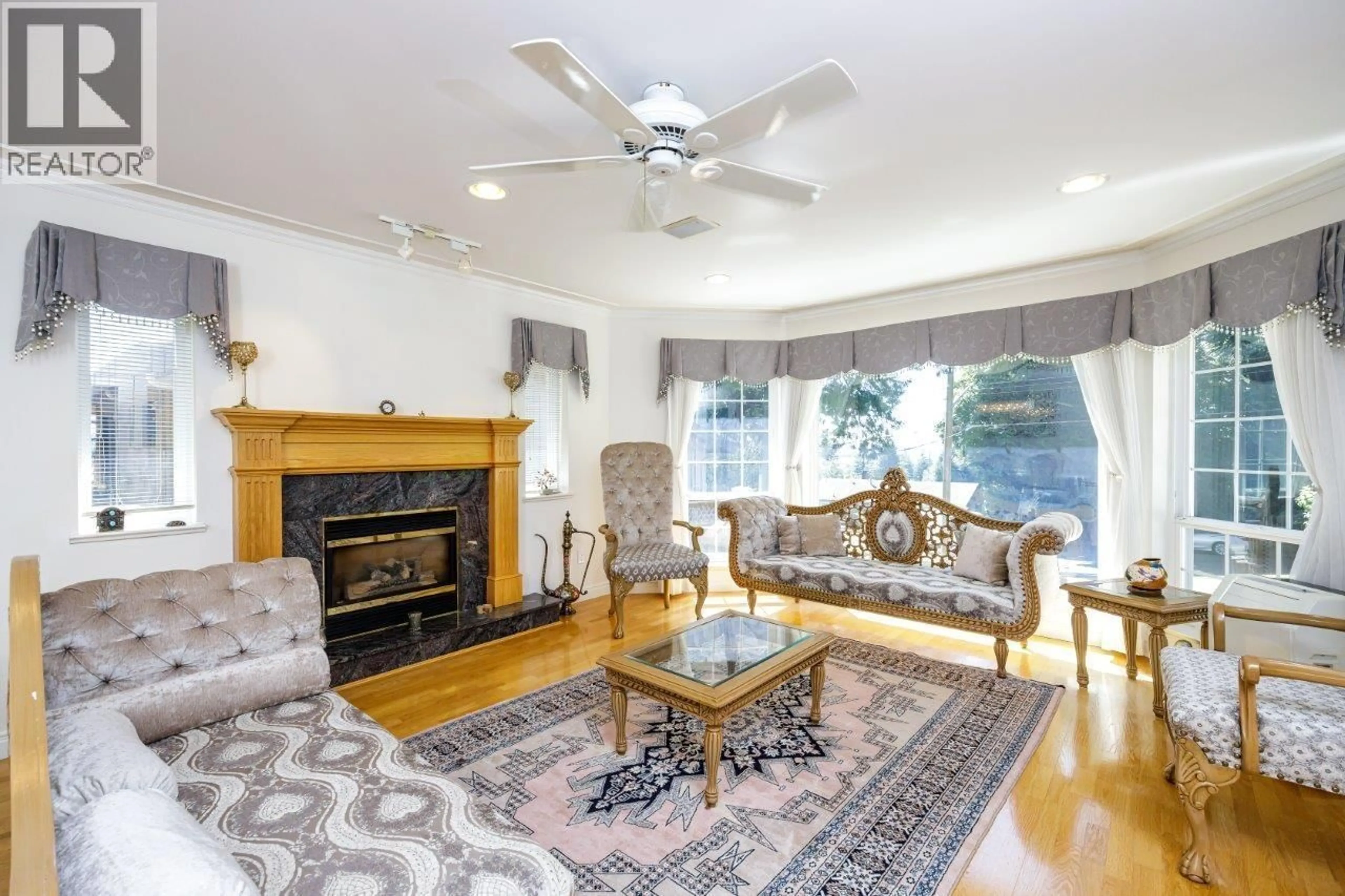 Living room with furniture, unknown for 1224 14TH STREET, North Vancouver British Columbia V7J1K2