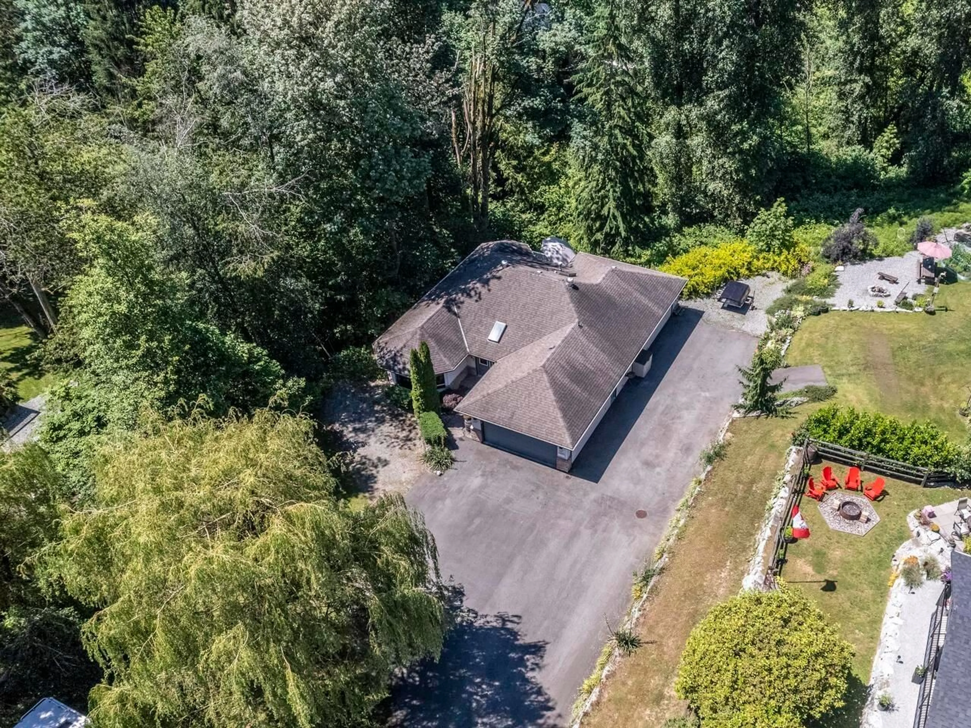 A pic from outside/outdoor area/front of a property/back of a property/a pic from drone, unknown for 7681 HORNE, Mission British Columbia V3V3Y8