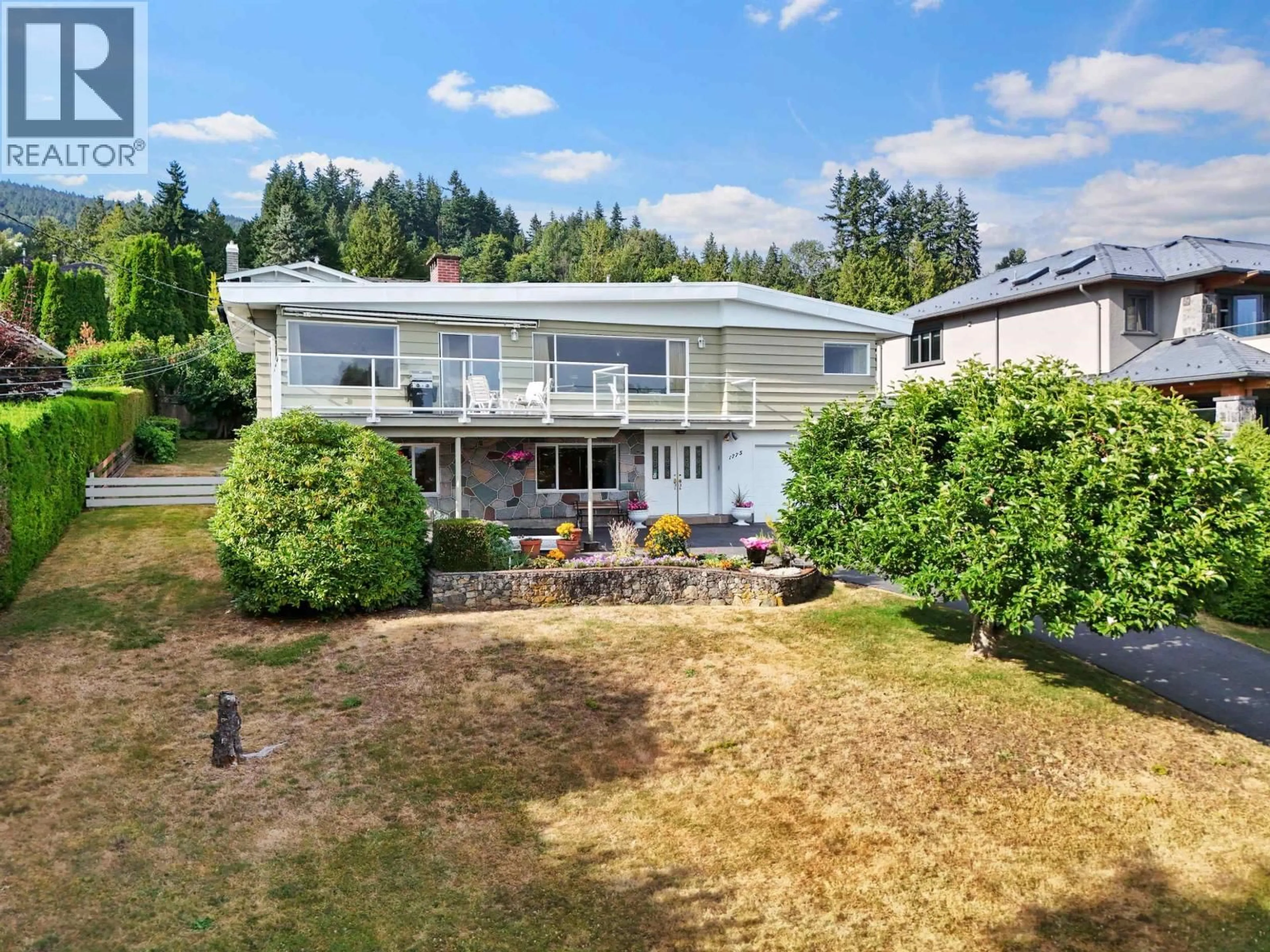A pic from outside/outdoor area/front of a property/back of a property/a pic from drone, unknown for 1775 QUEENS AVENUE, West Vancouver British Columbia V7V2X6