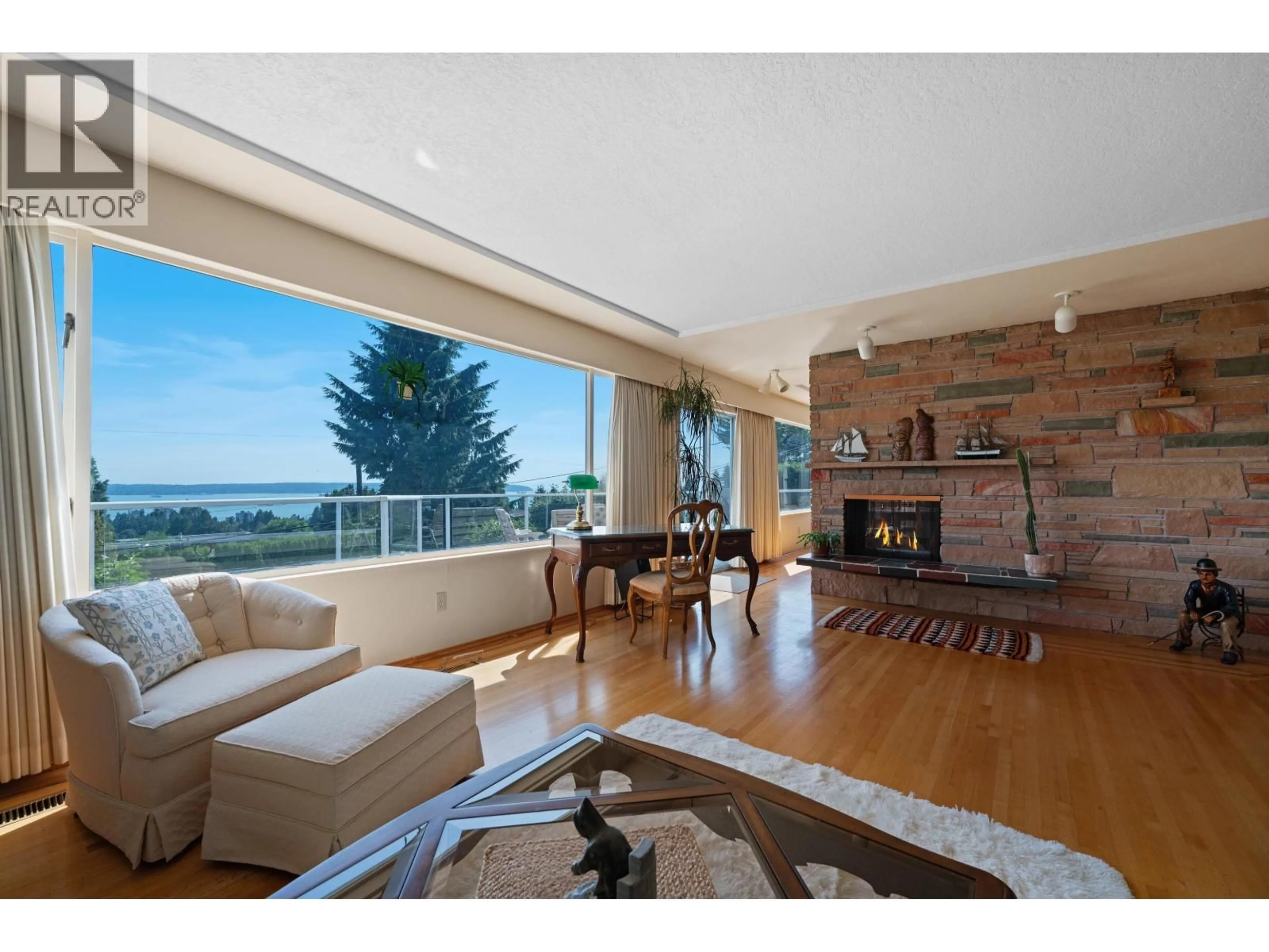 Living room with furniture, wood/laminate floor for 1775 QUEENS AVENUE, West Vancouver British Columbia V7V2X6