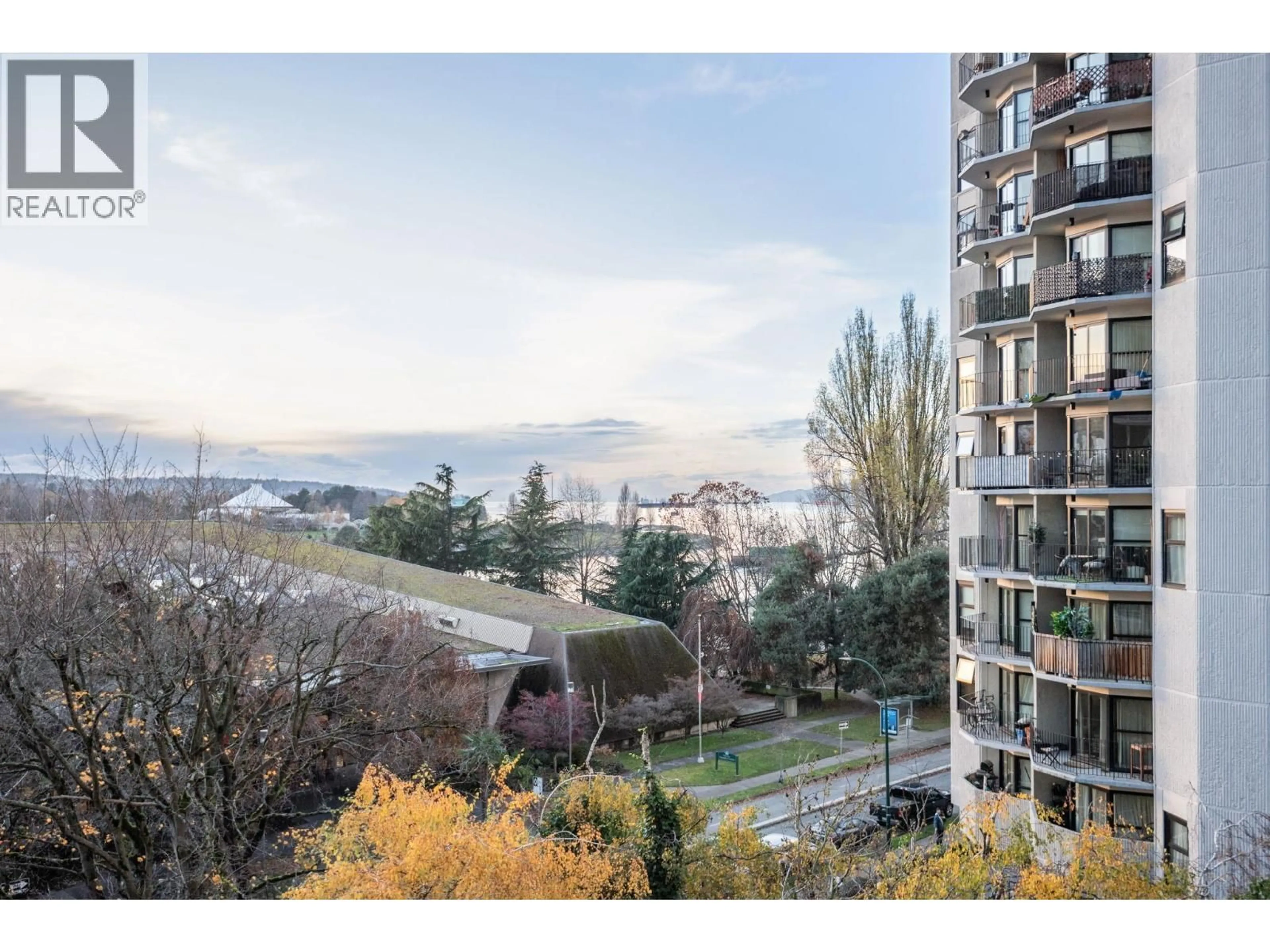 A pic from outside/outdoor area/front of a property/back of a property/a pic from drone, water/lake/river/ocean view for 605 - 1005 BEACH AVENUE, Vancouver British Columbia V6E3W2
