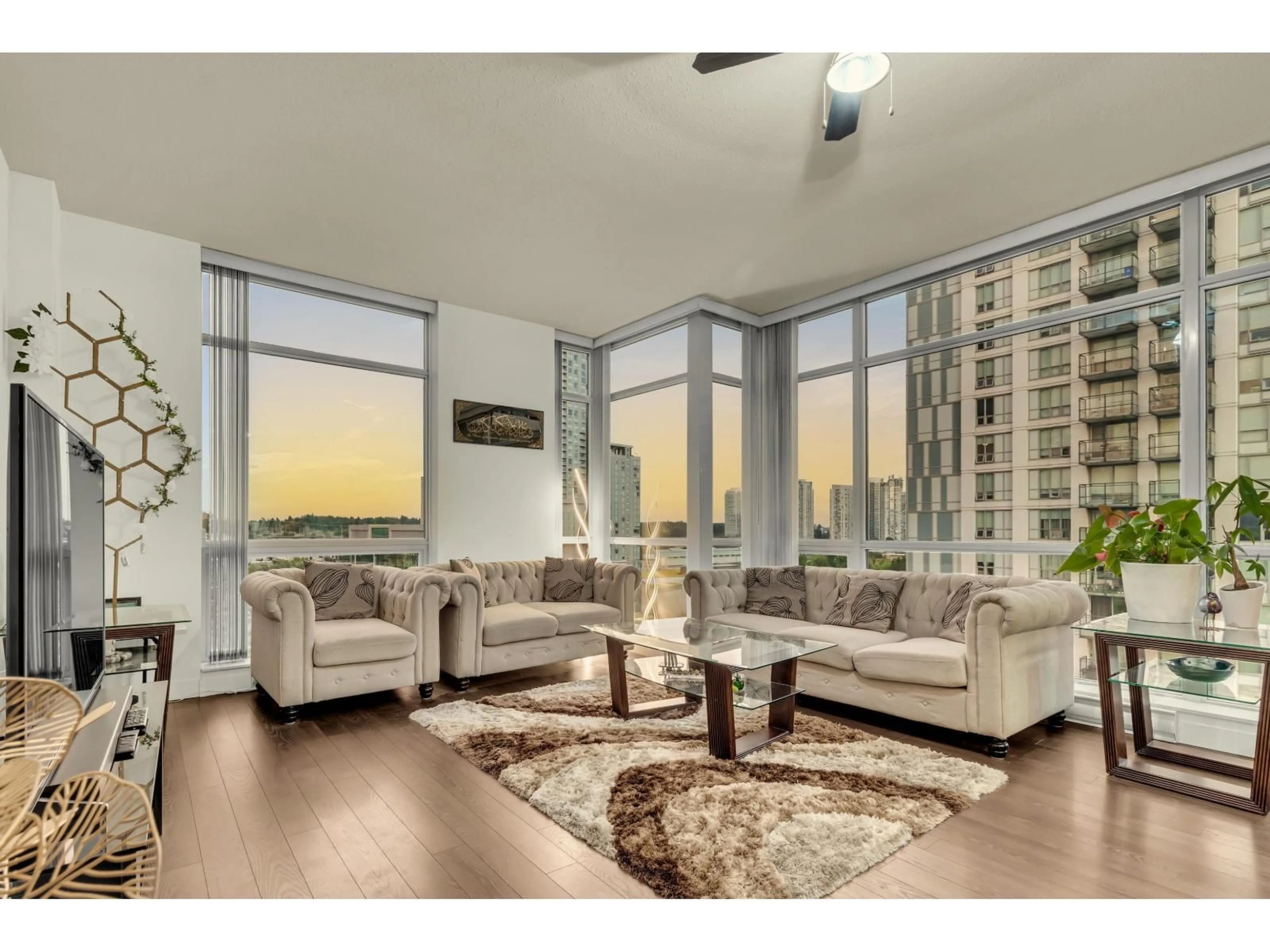 Living room with furniture, unknown for 1004 - 13399 104, Surrey British Columbia V3T0C9