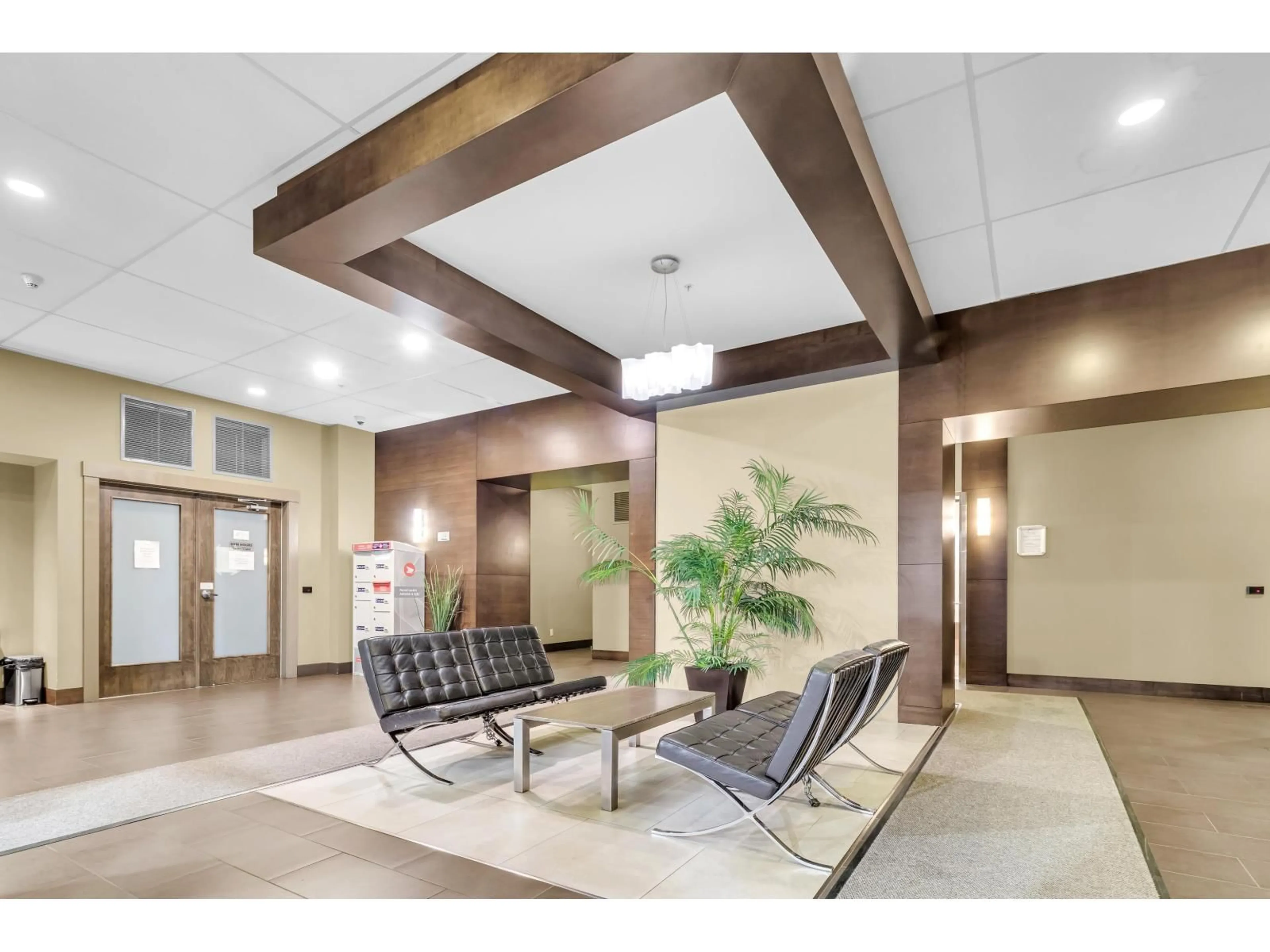 Lobby for 1004 - 13399 104, Surrey British Columbia V3T0C9