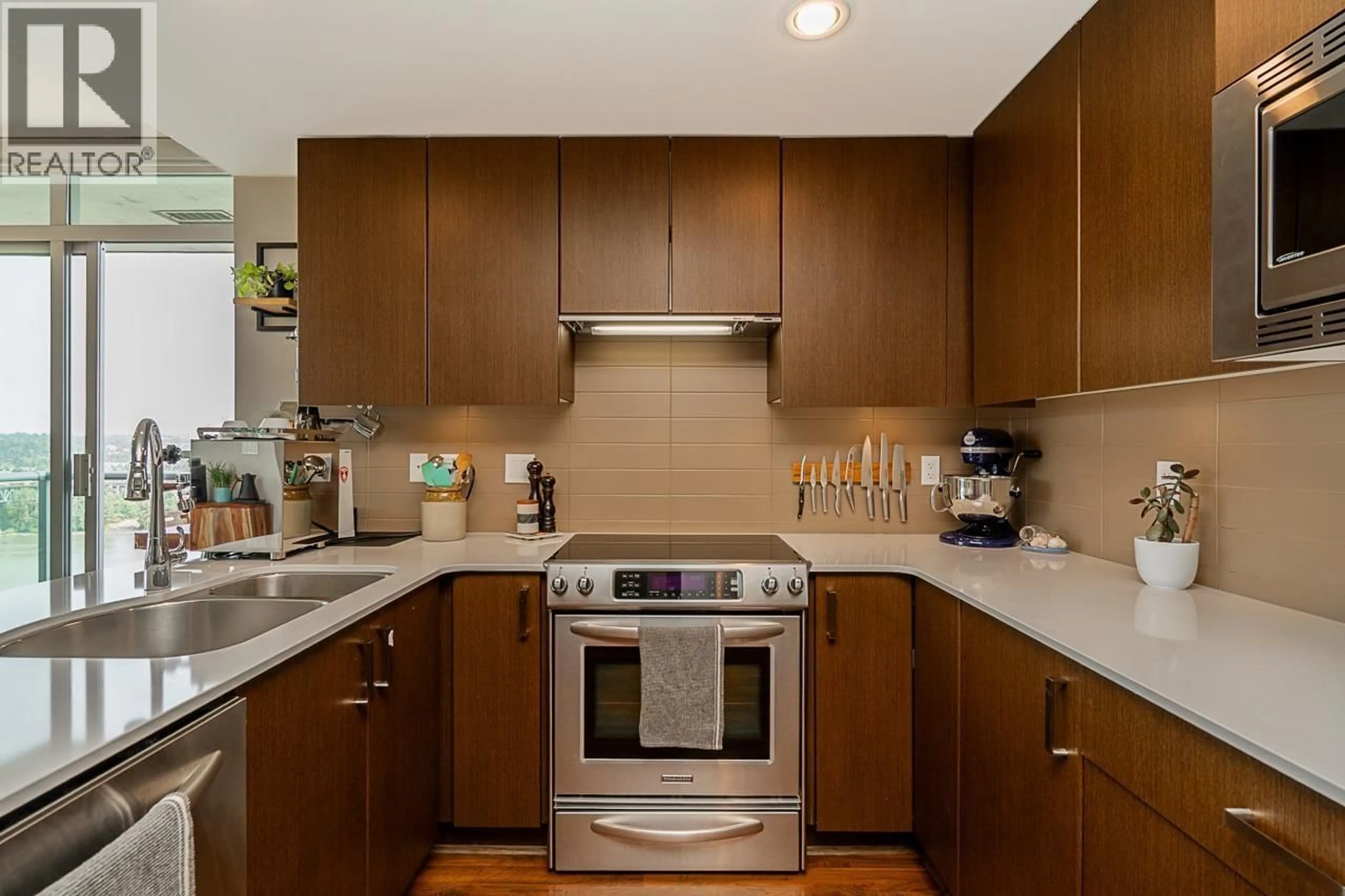 Standard kitchen, wood/laminate floor for 1703 - 125 COLUMBIA STREET, New Westminster British Columbia V3L0G8