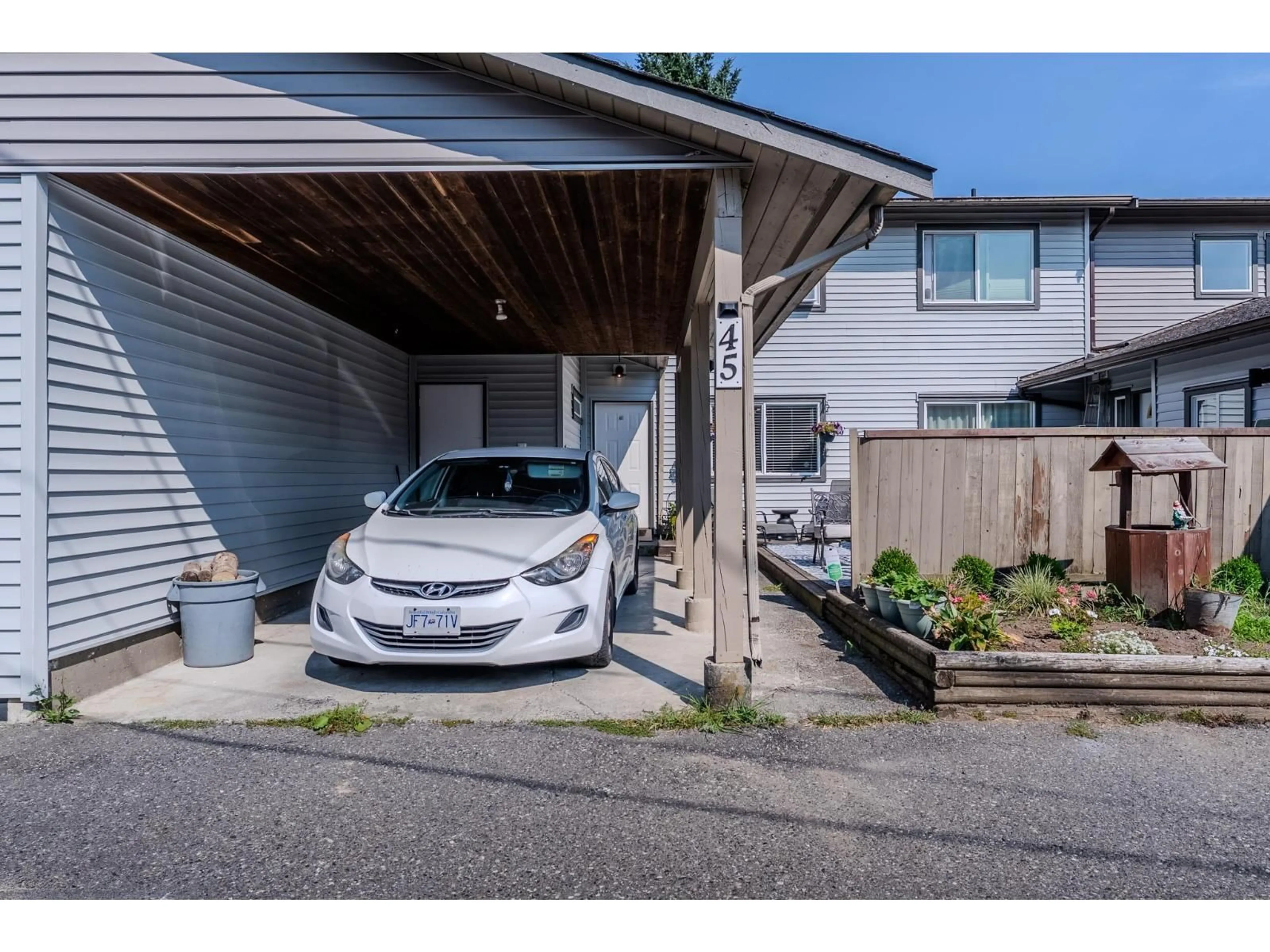 Indoor garage for 45 - 46689 FIRST AVENUE, Chilliwack British Columbia V2P1X5