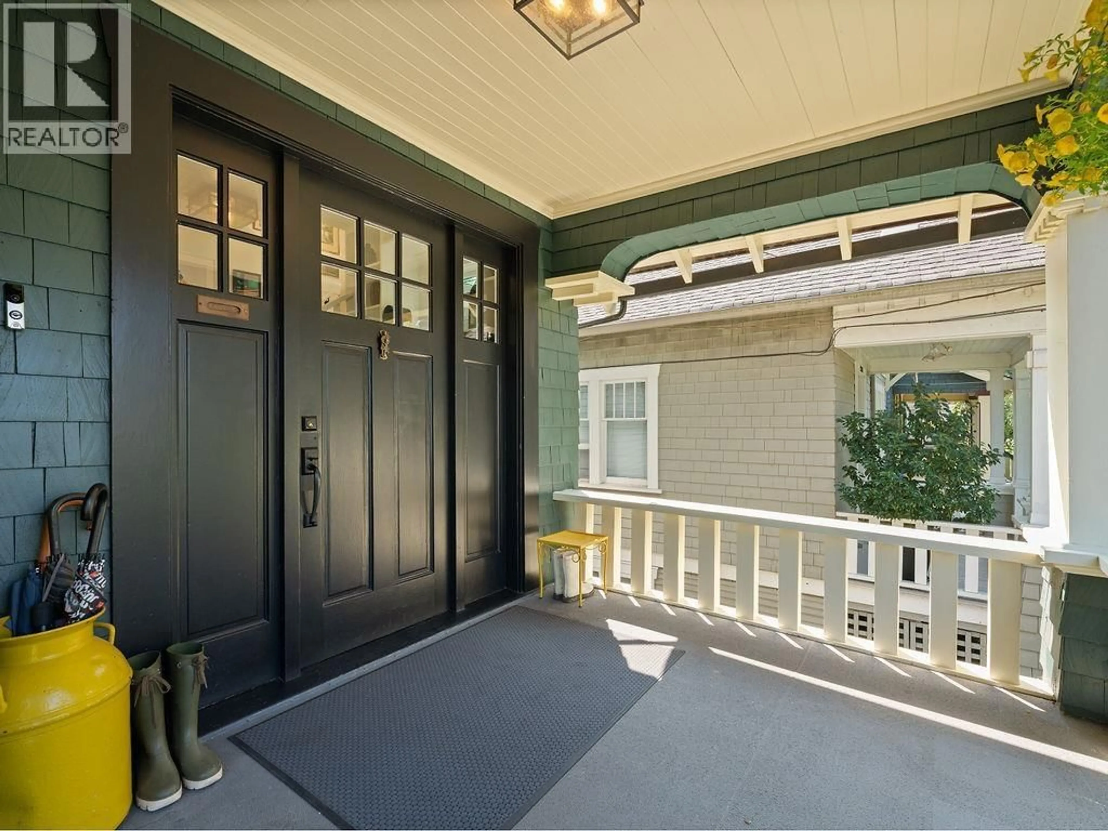 Indoor entryway for 2876 5 AVENUE, Vancouver British Columbia V6K1T6